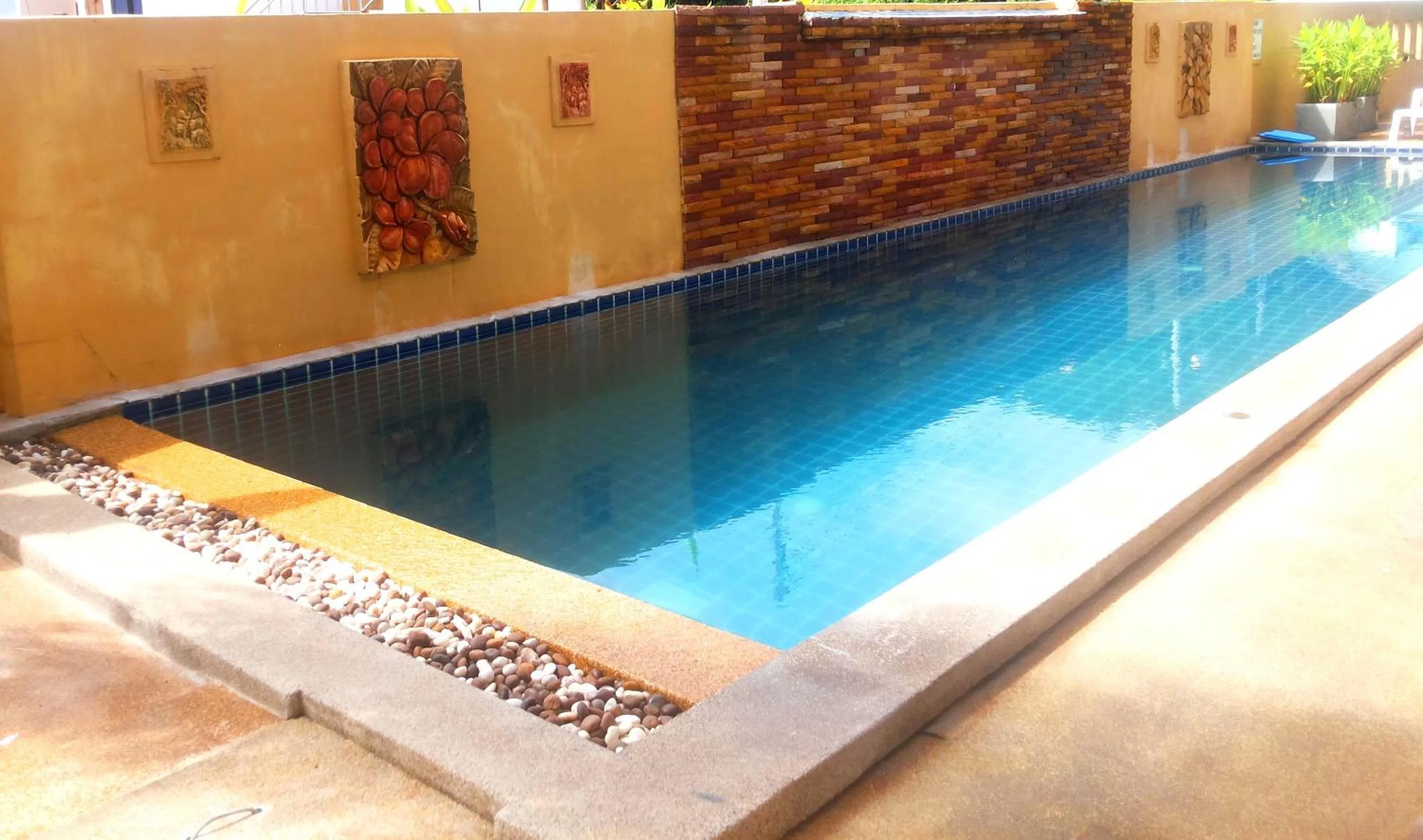 Swimming pool in Hathai House