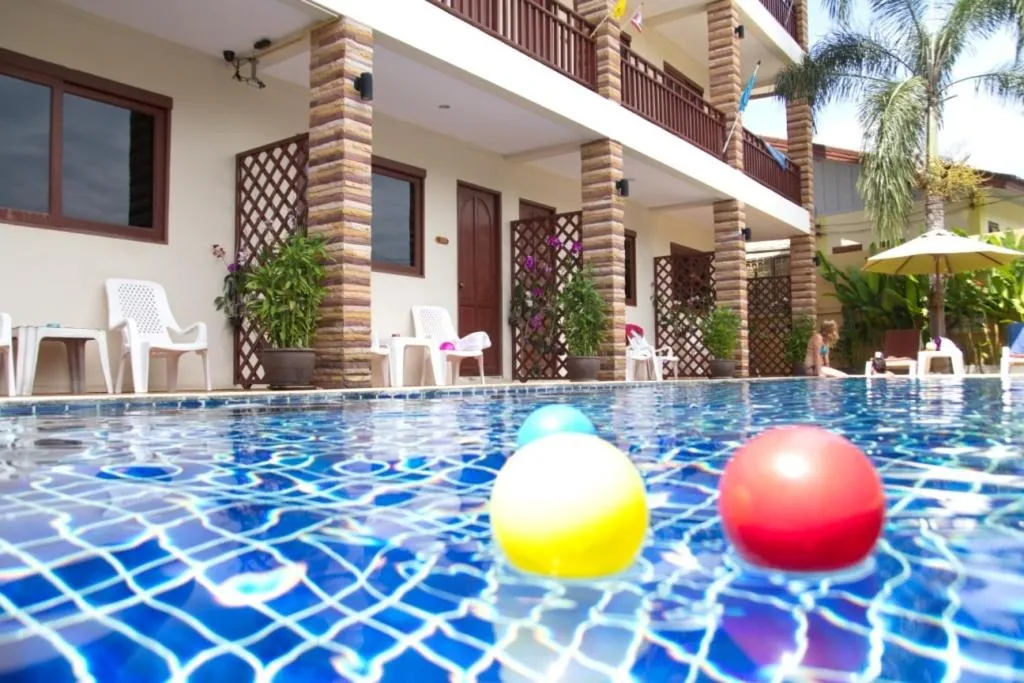 Swimming pool in Hathai House