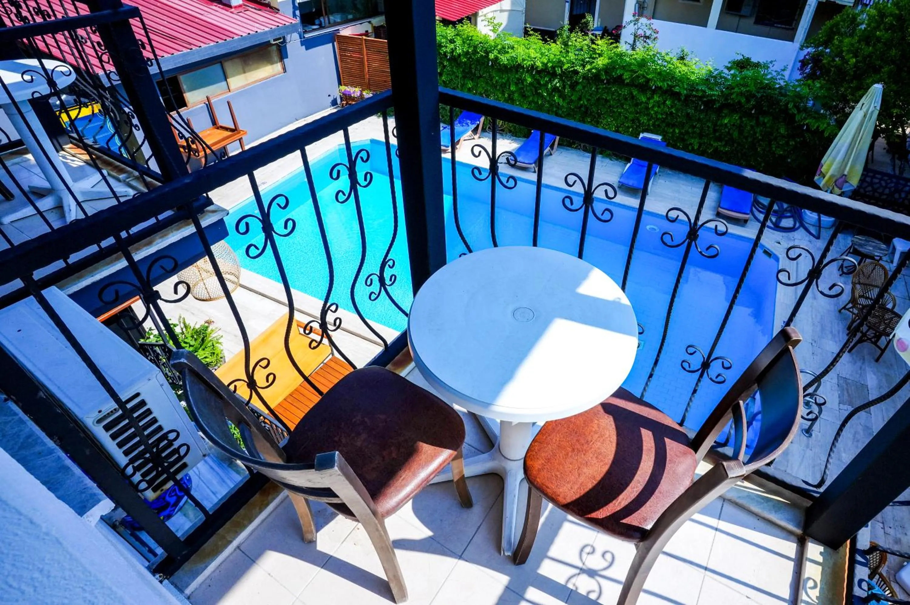 Four Seasons Apart Hotel