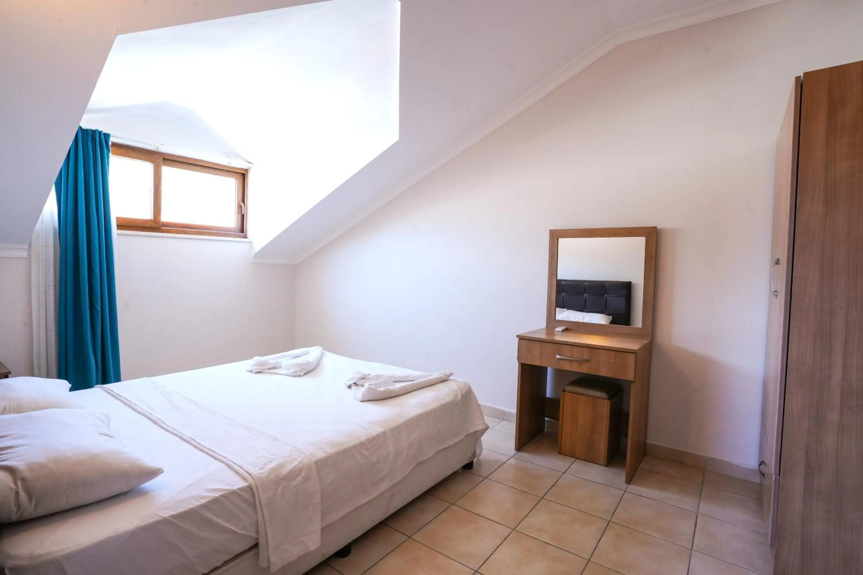 Four Seasons Apart Hotel