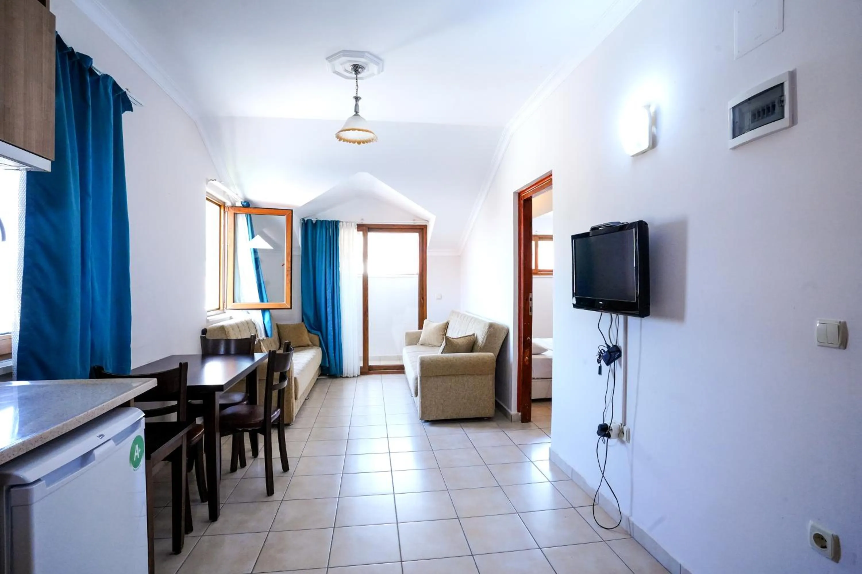 Four Seasons Apart Hotel