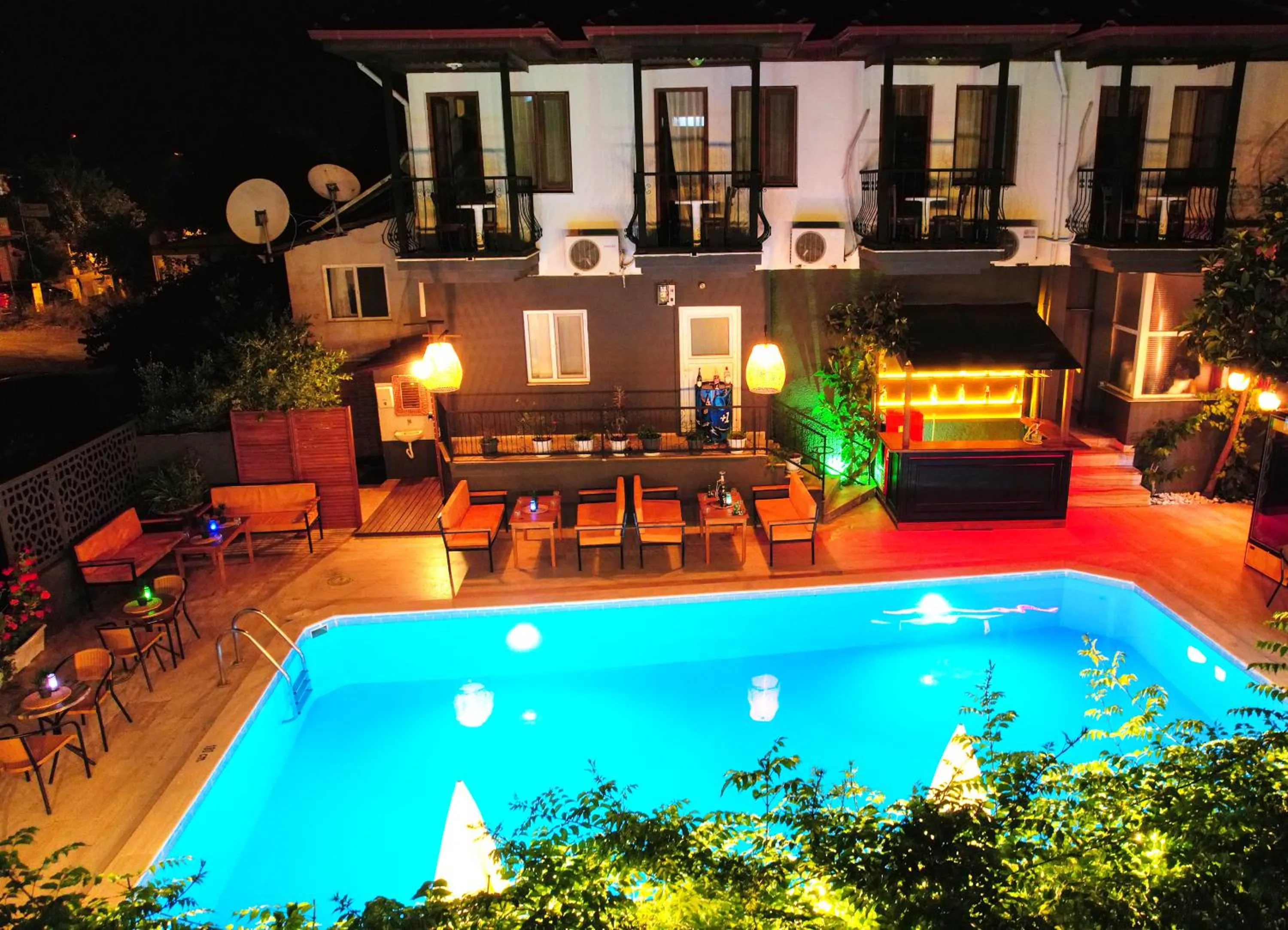 Four Seasons Apart Hotel