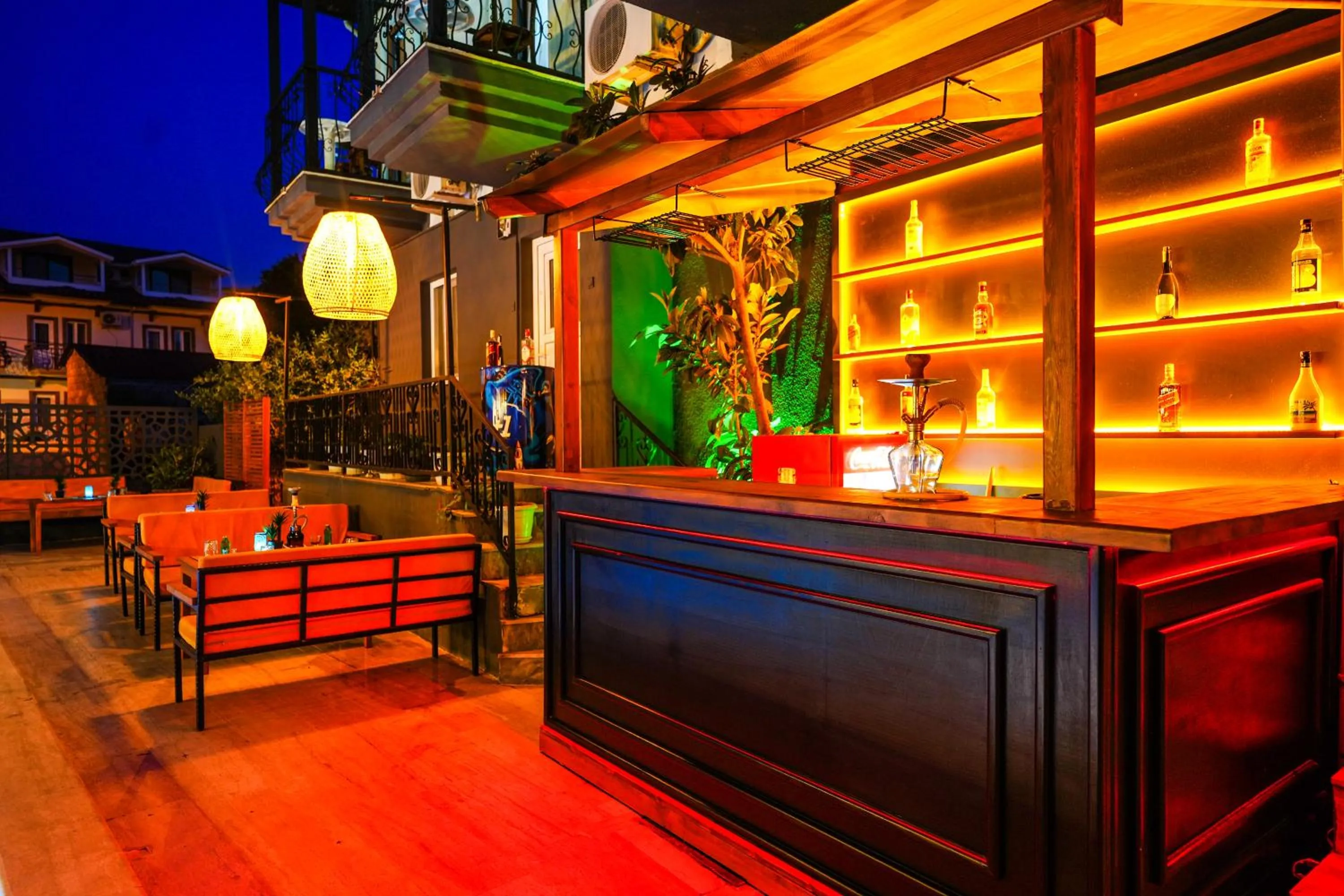 Four Seasons Apart Hotel