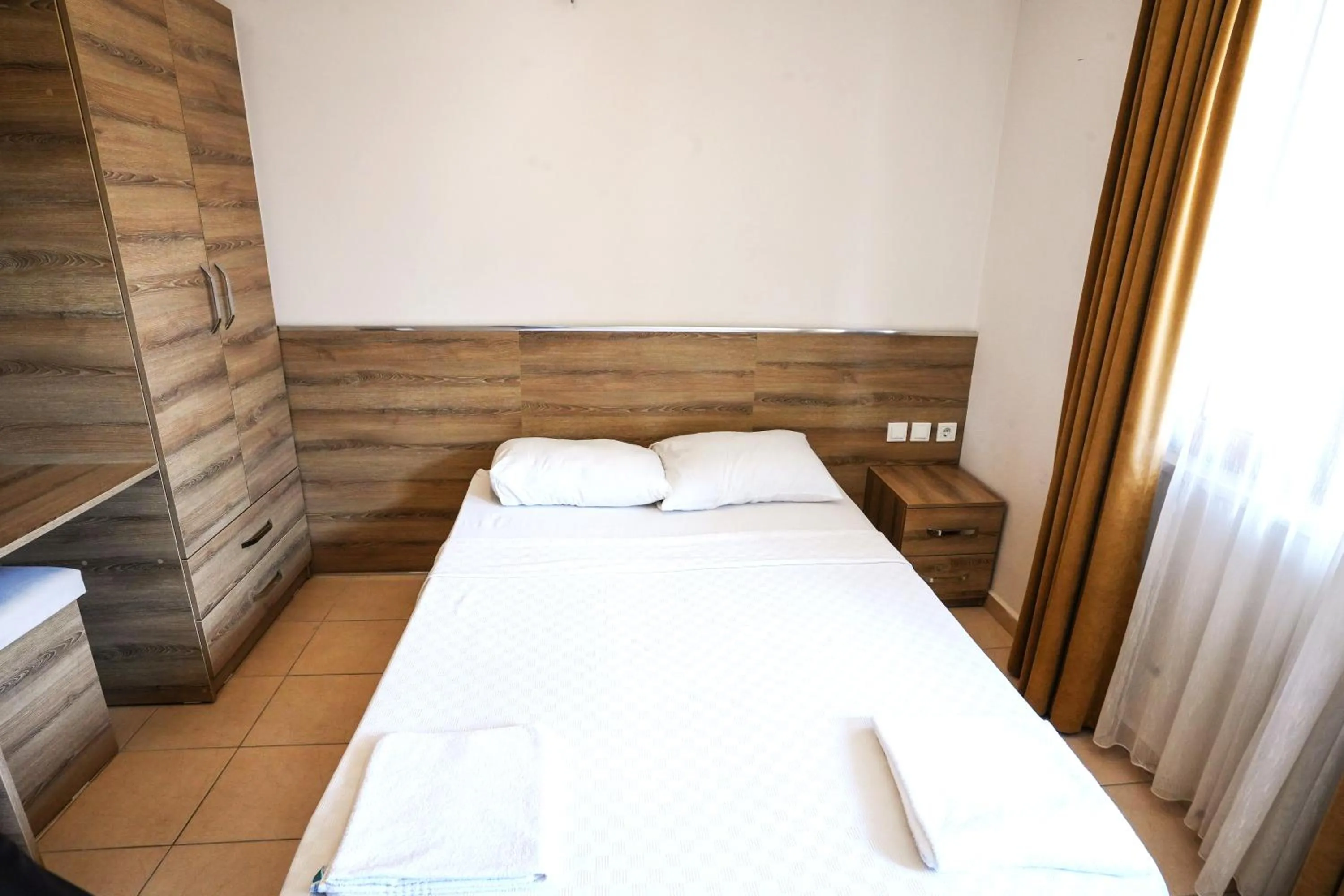 Four Seasons Apart Hotel