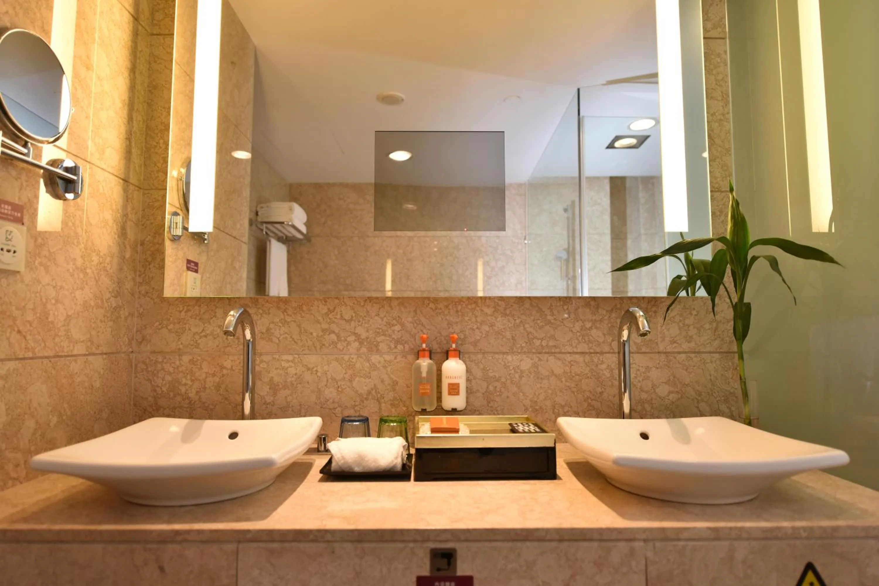 Toilet in Crowne Plaza Zhongshan Wing On City by IHG