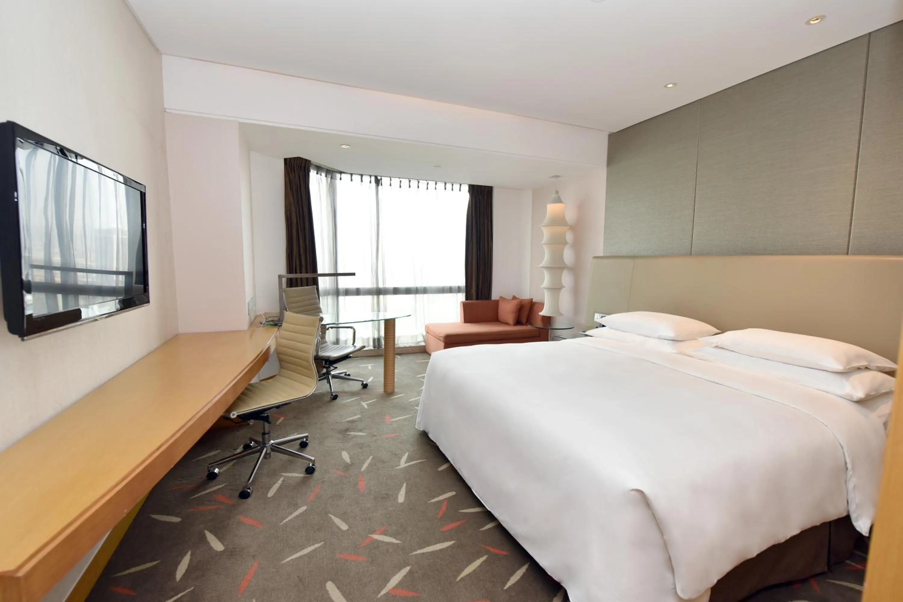 Bed in Crowne Plaza Zhongshan Wing On City by IHG