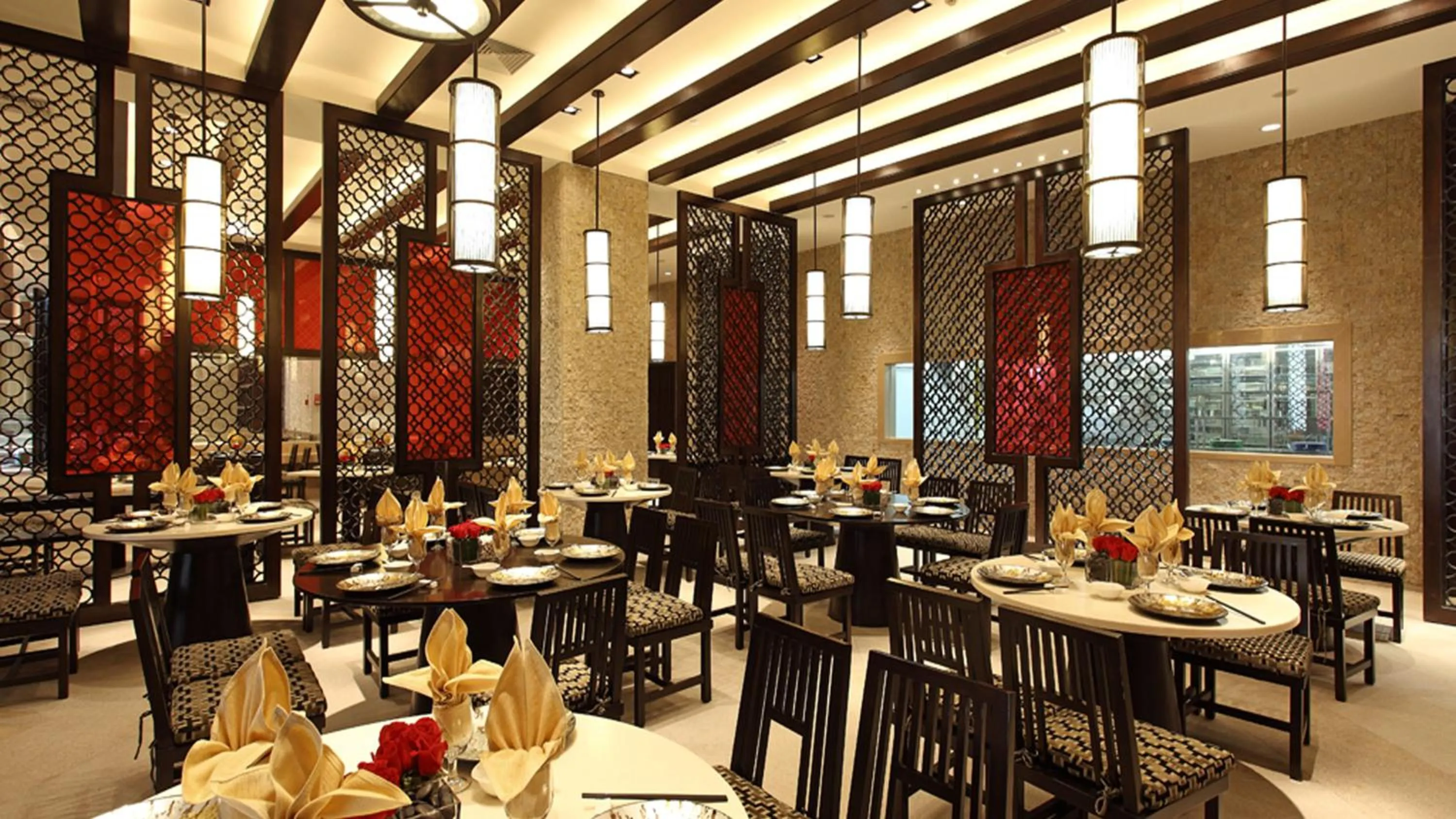 Restaurant/places to eat in Crowne Plaza Zhongshan Wing On City by IHG