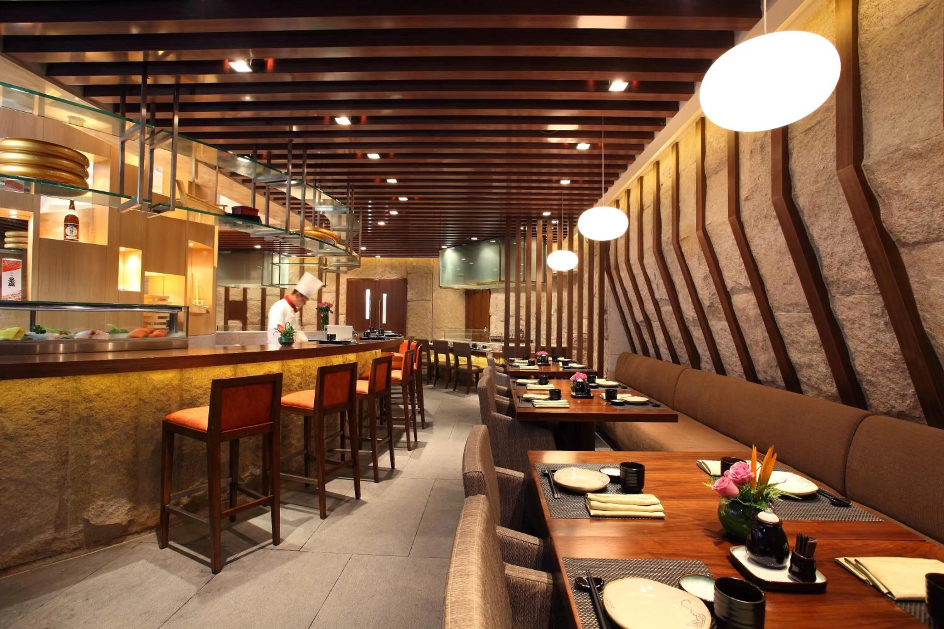 Restaurant/places to eat in Crowne Plaza Zhongshan Wing On City by IHG