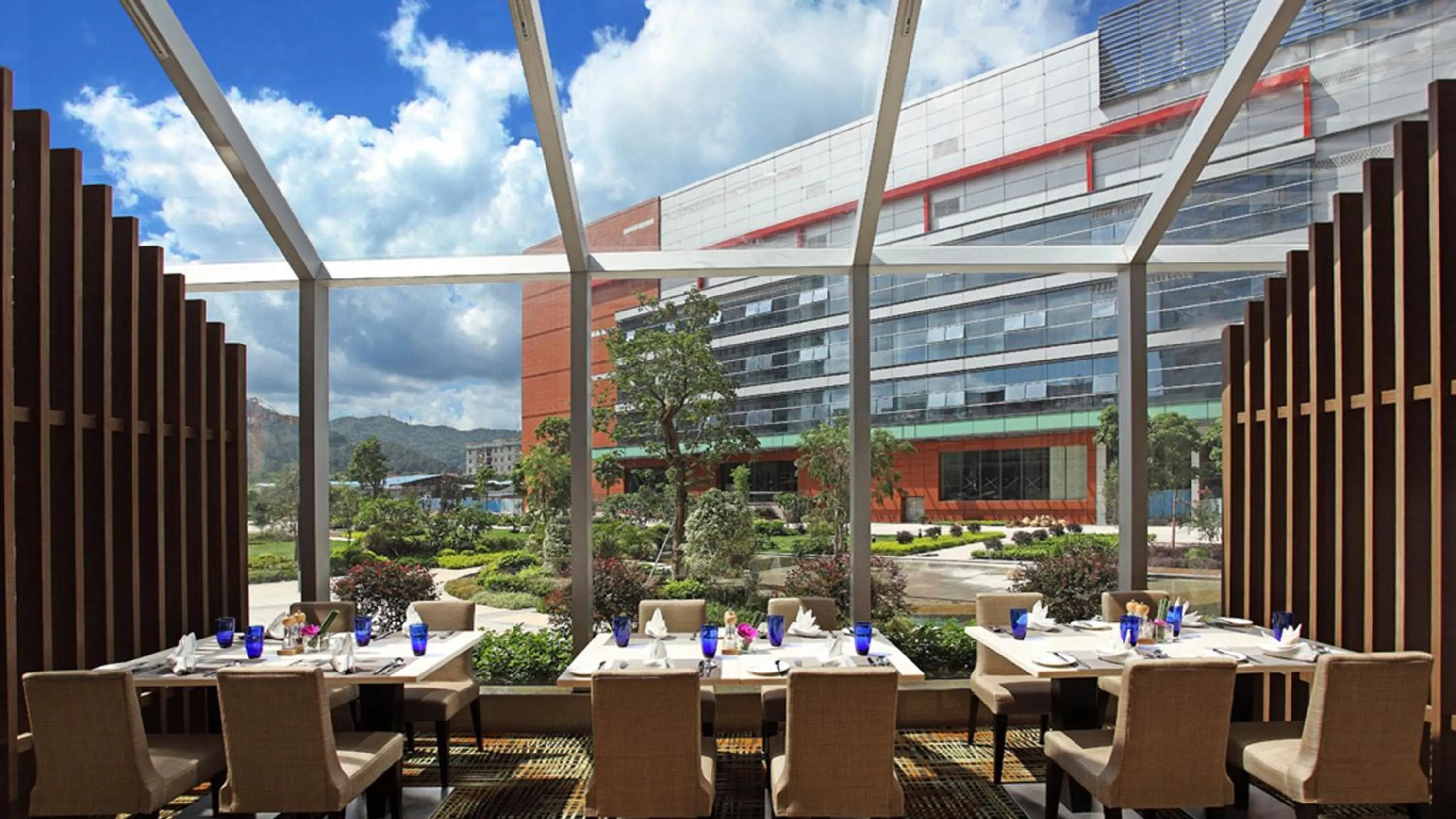 Restaurant/places to eat in Crowne Plaza Zhongshan Wing On City by IHG