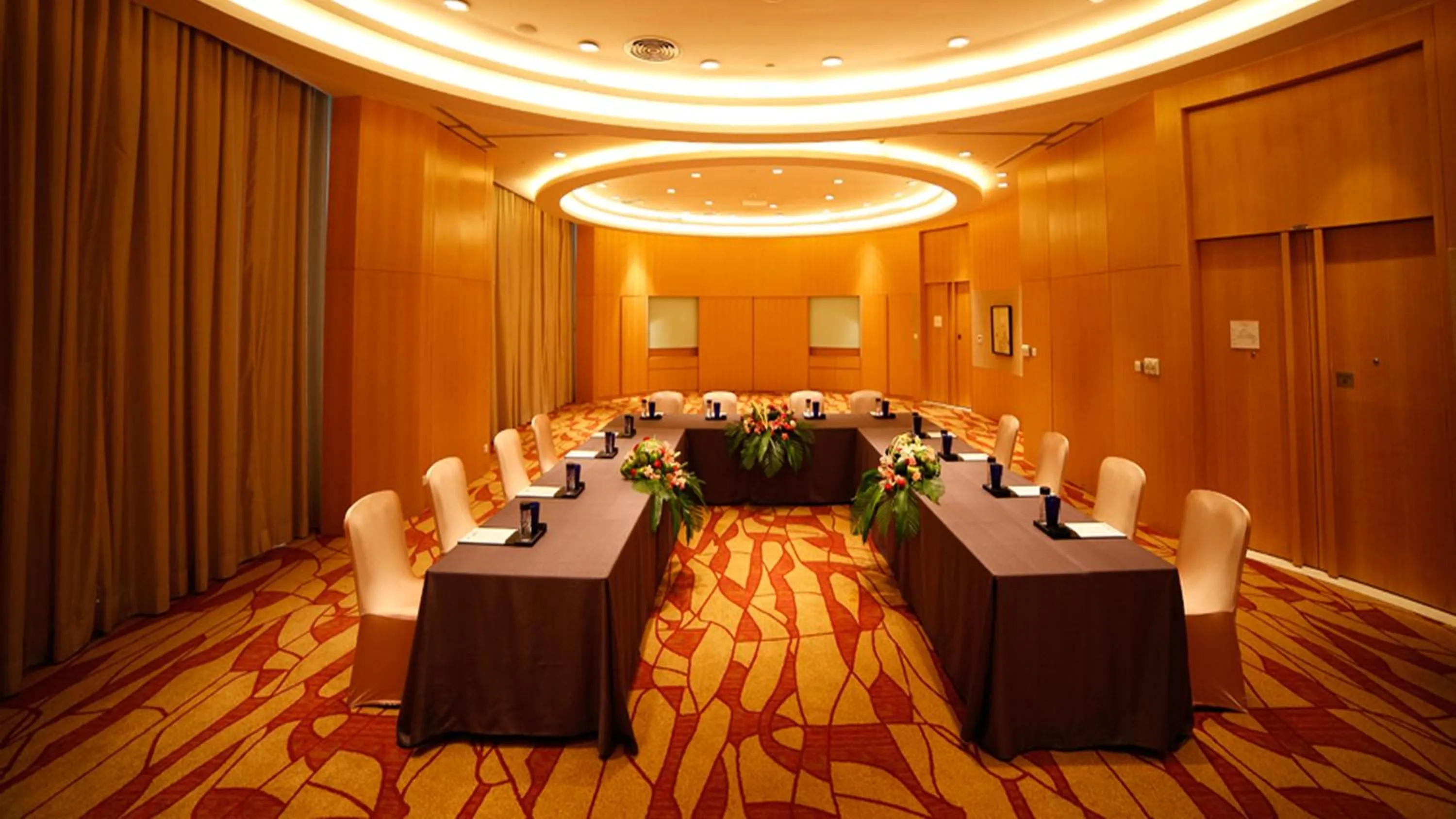 Meeting/conference room in Crowne Plaza Zhongshan Wing On City by IHG
