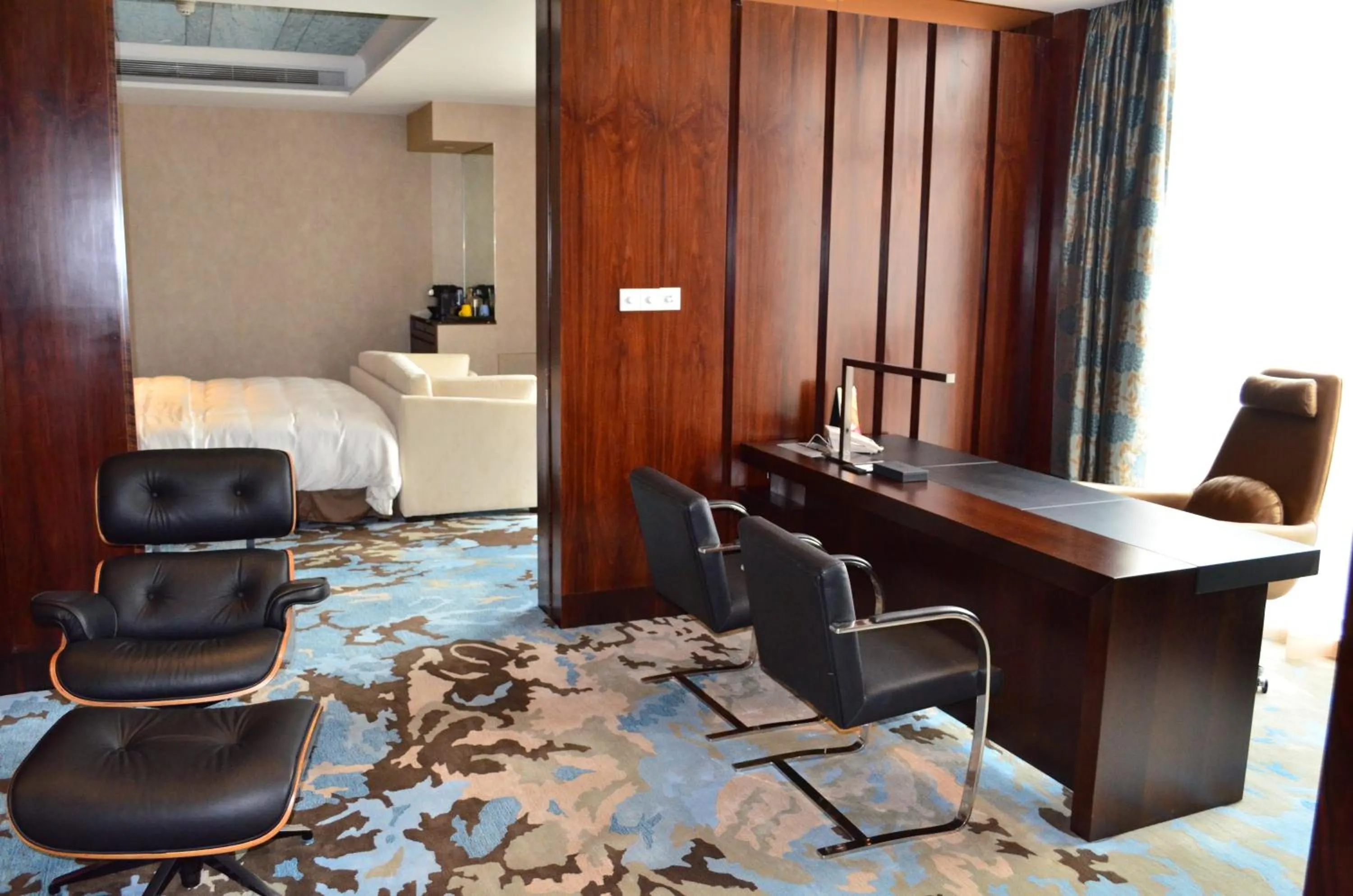 Photo of the whole room in Crowne Plaza Zhongshan Wing On City by IHG