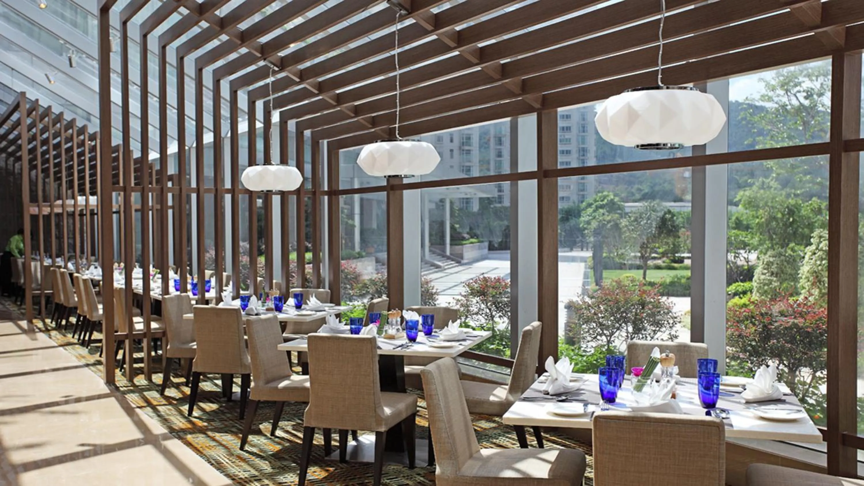 Restaurant/places to eat in Crowne Plaza Zhongshan Wing On City by IHG