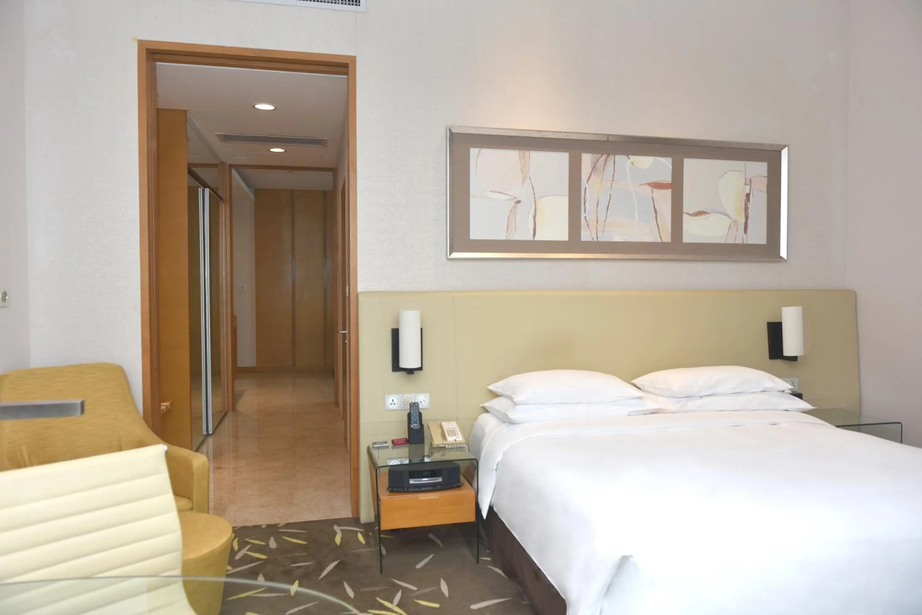 Bed in Crowne Plaza Zhongshan Wing On City by IHG