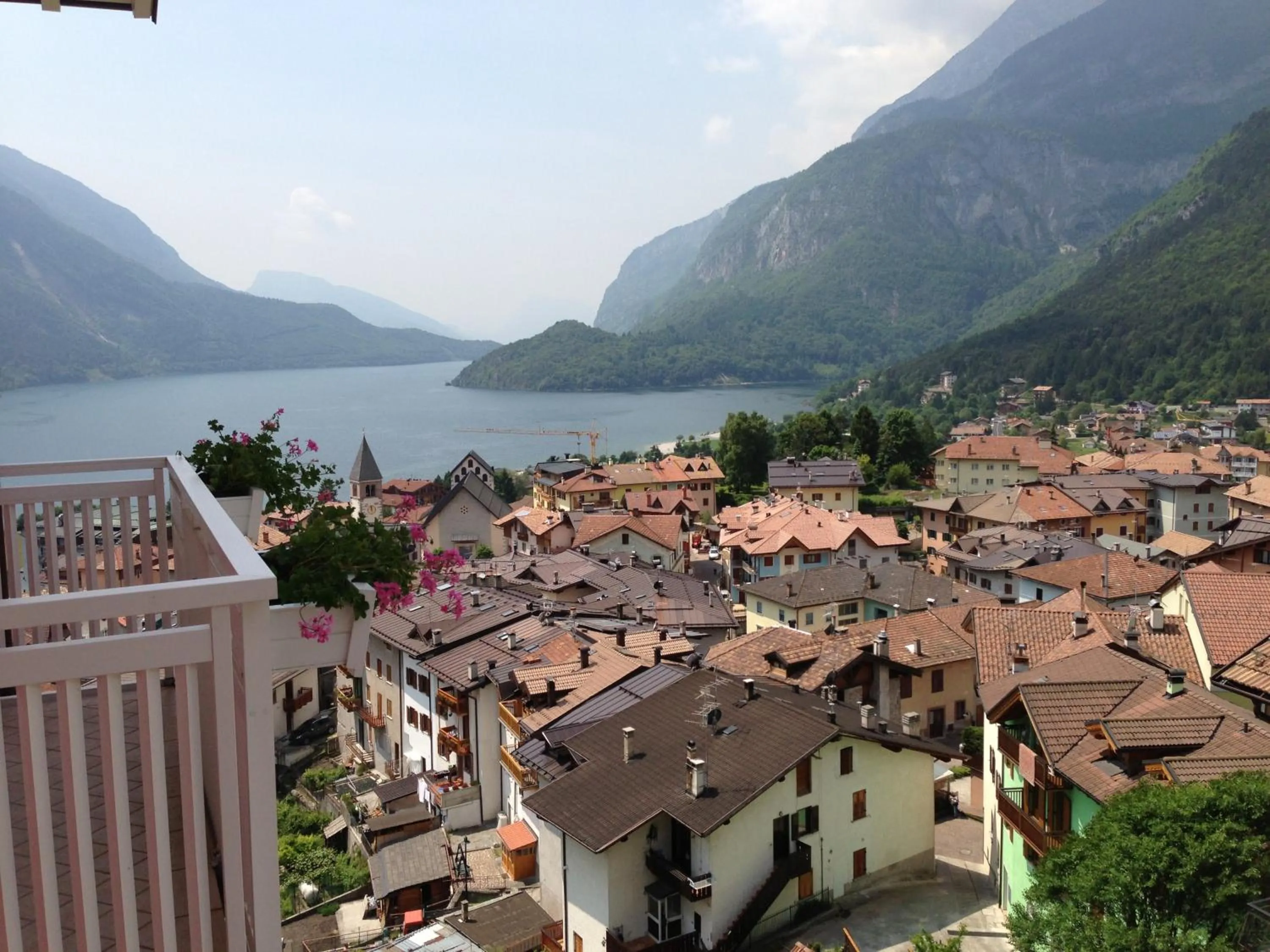 Photo of the whole room in Hotel Londra Slow Living Molveno