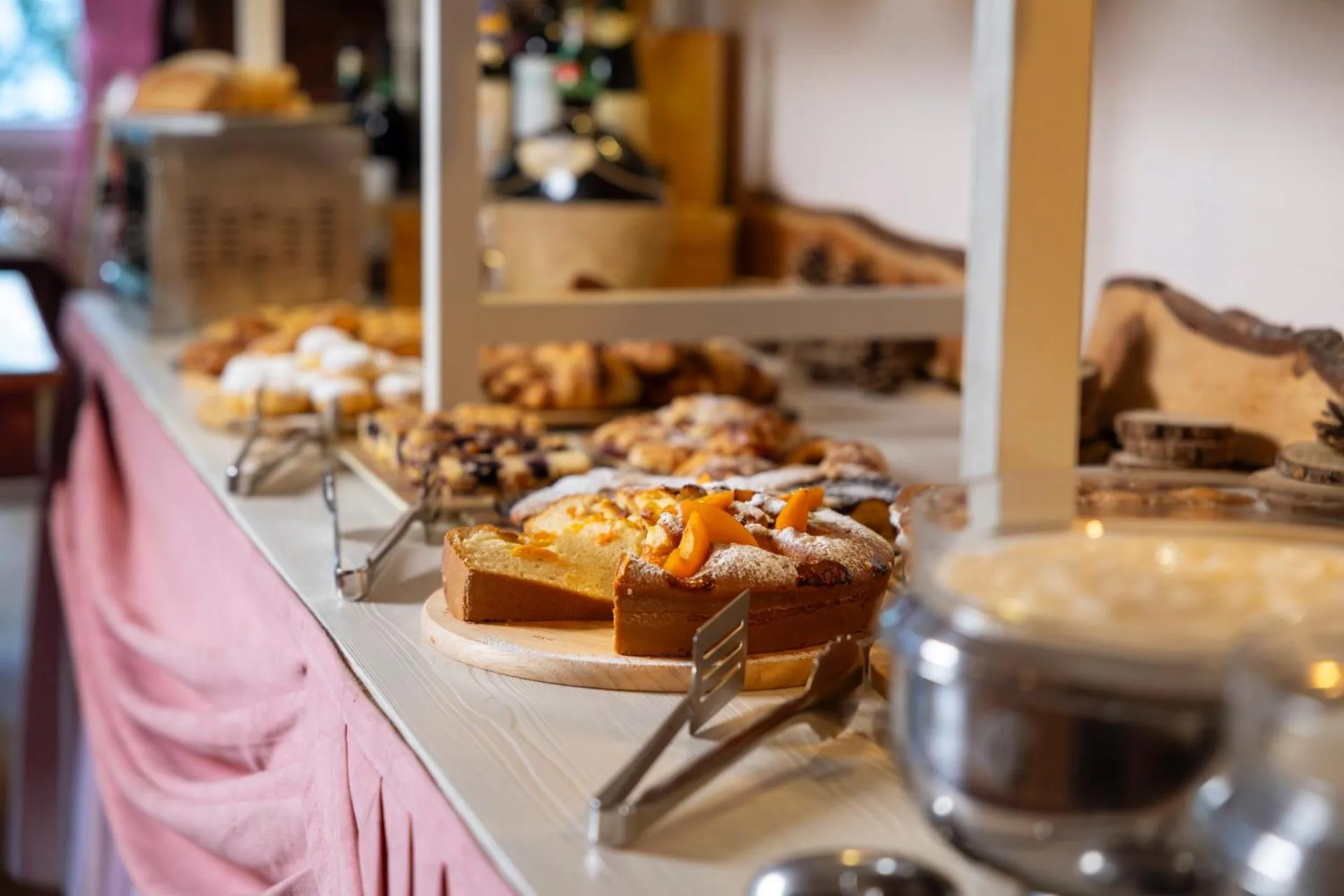 Breakfast in Hotel Londra Slow Living Molveno