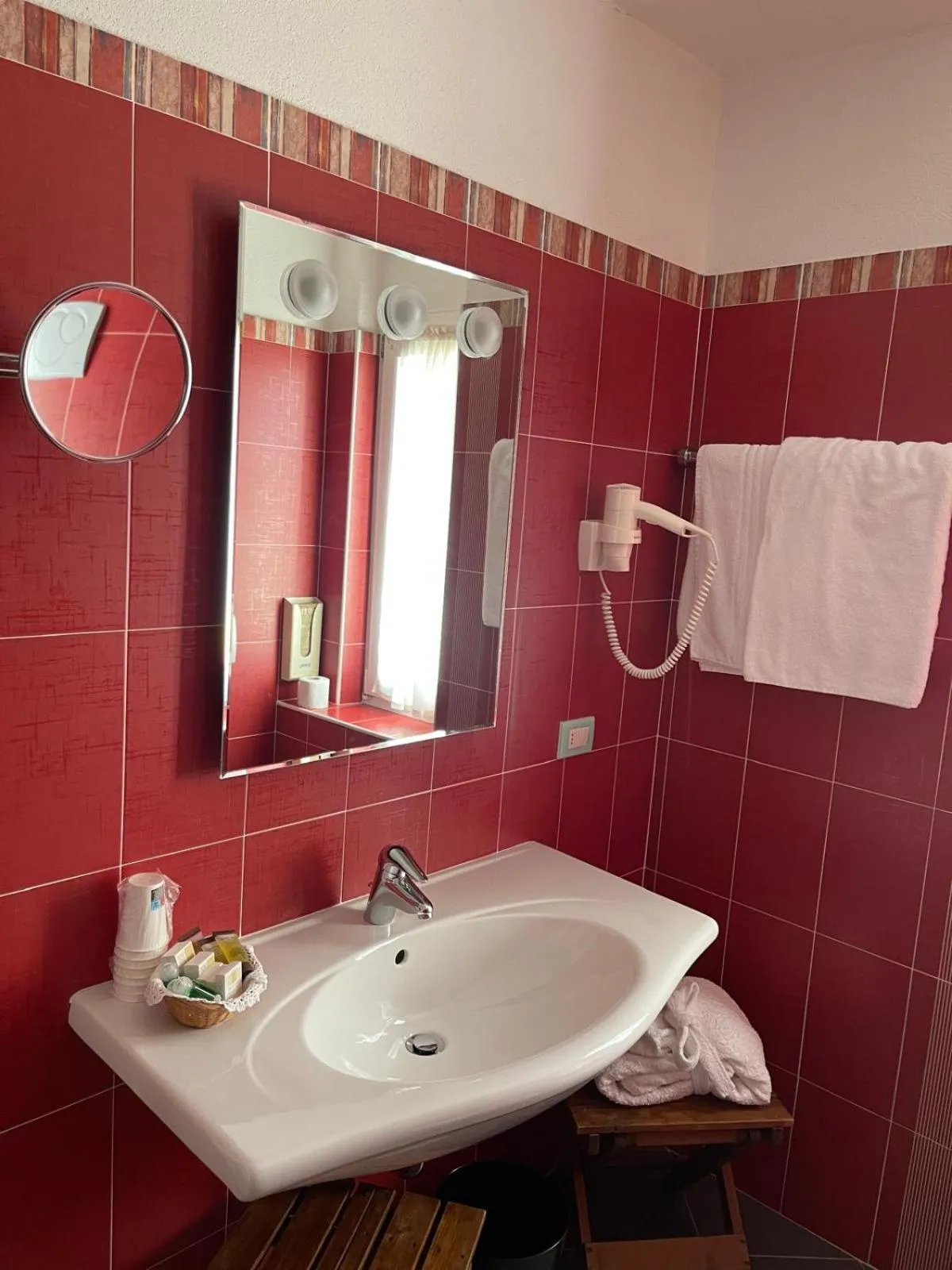 Bathroom in Hotel Londra Slow Living Molveno