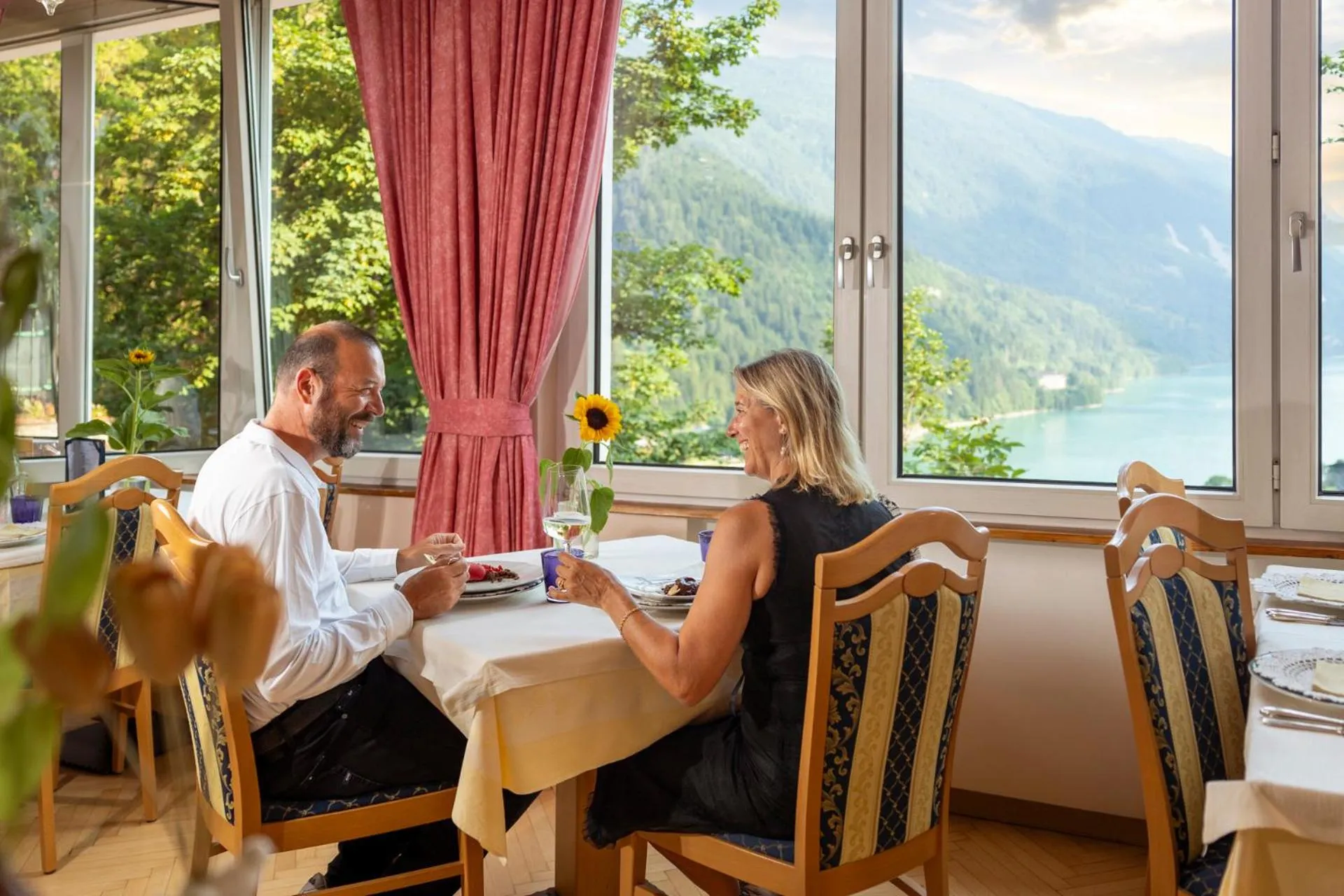 Lake view in Hotel Londra Slow Living Molveno