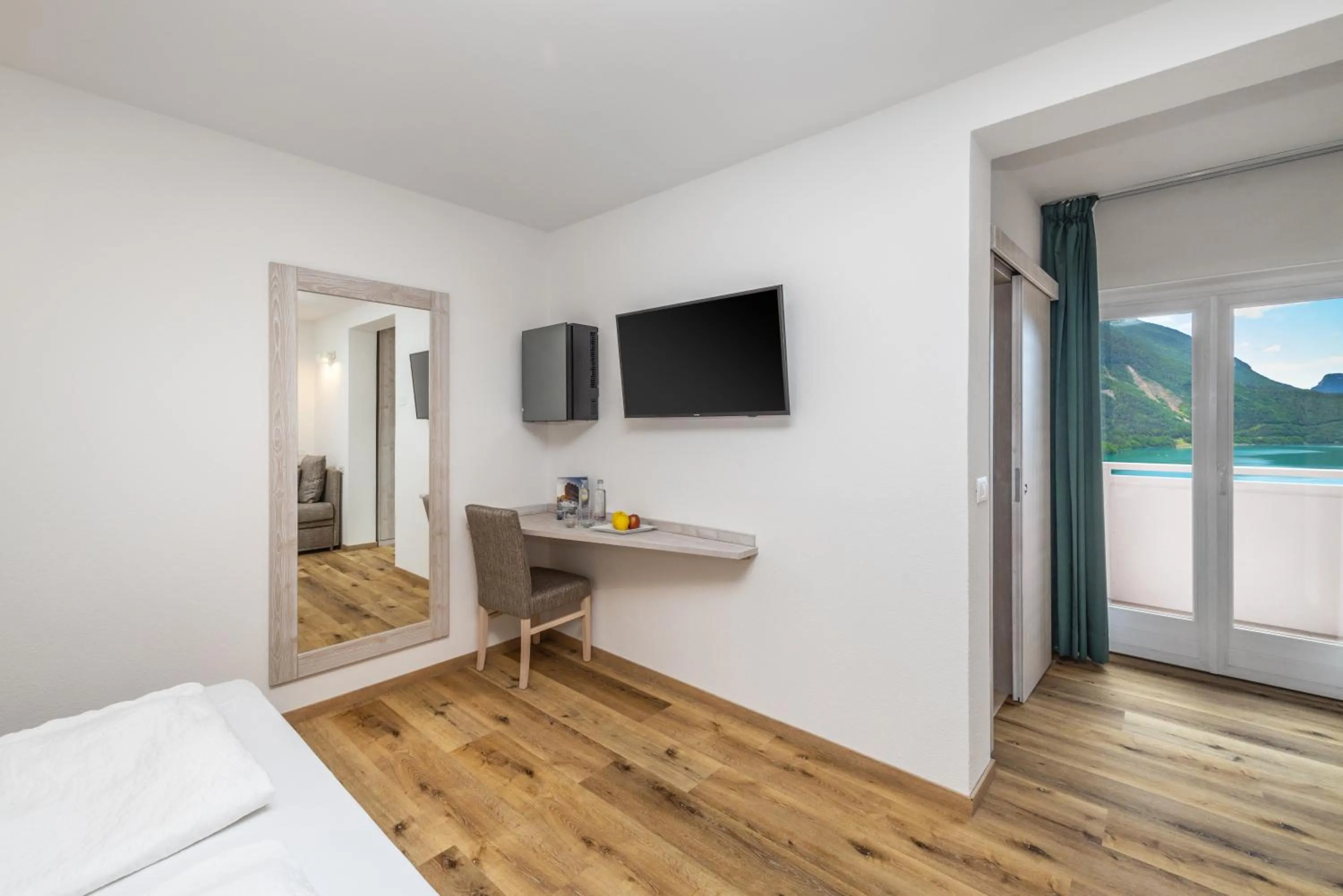 TV and multimedia, Bed in Hotel Londra Slow Living Molveno