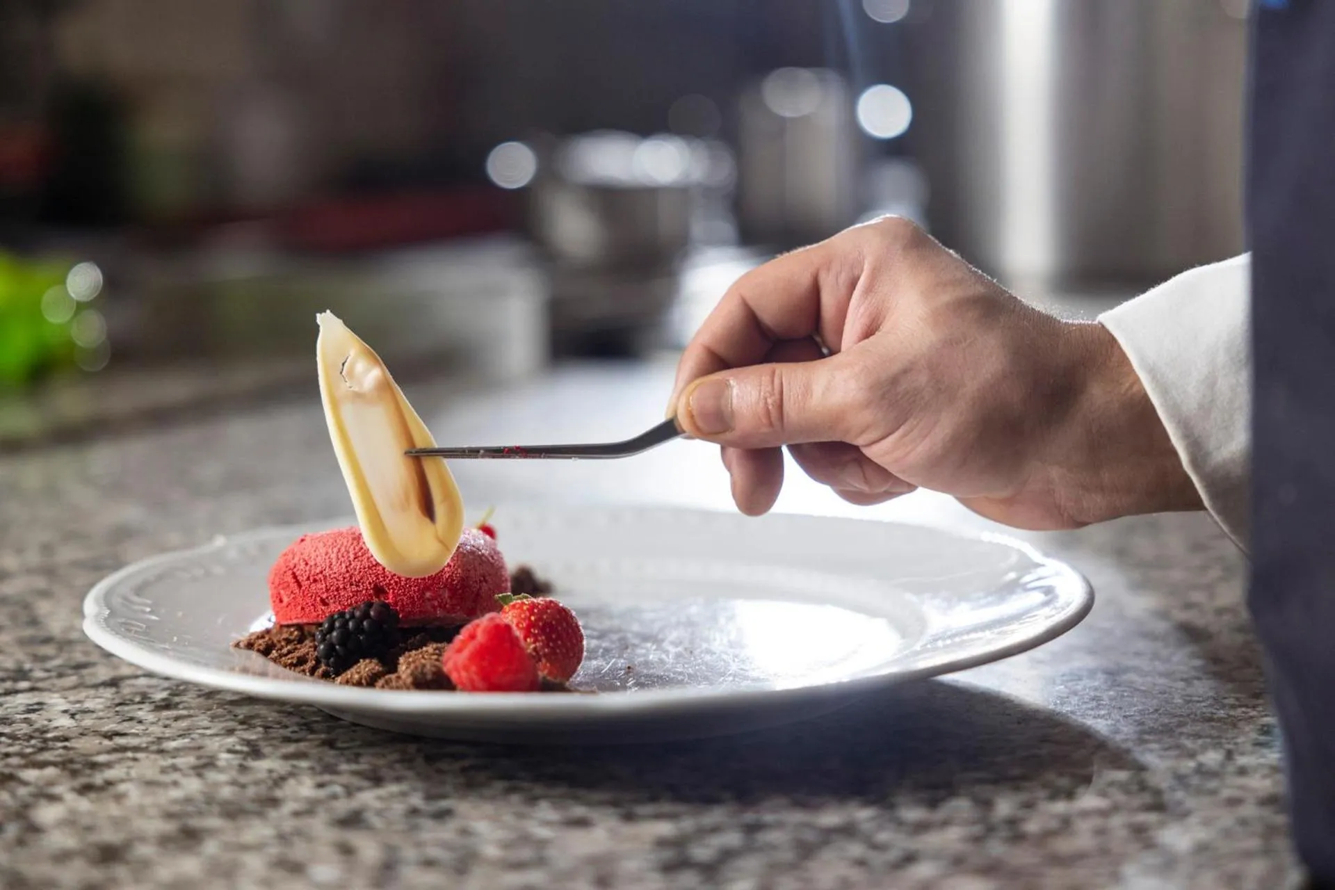 kitchen in Hotel Londra Slow Living Molveno
