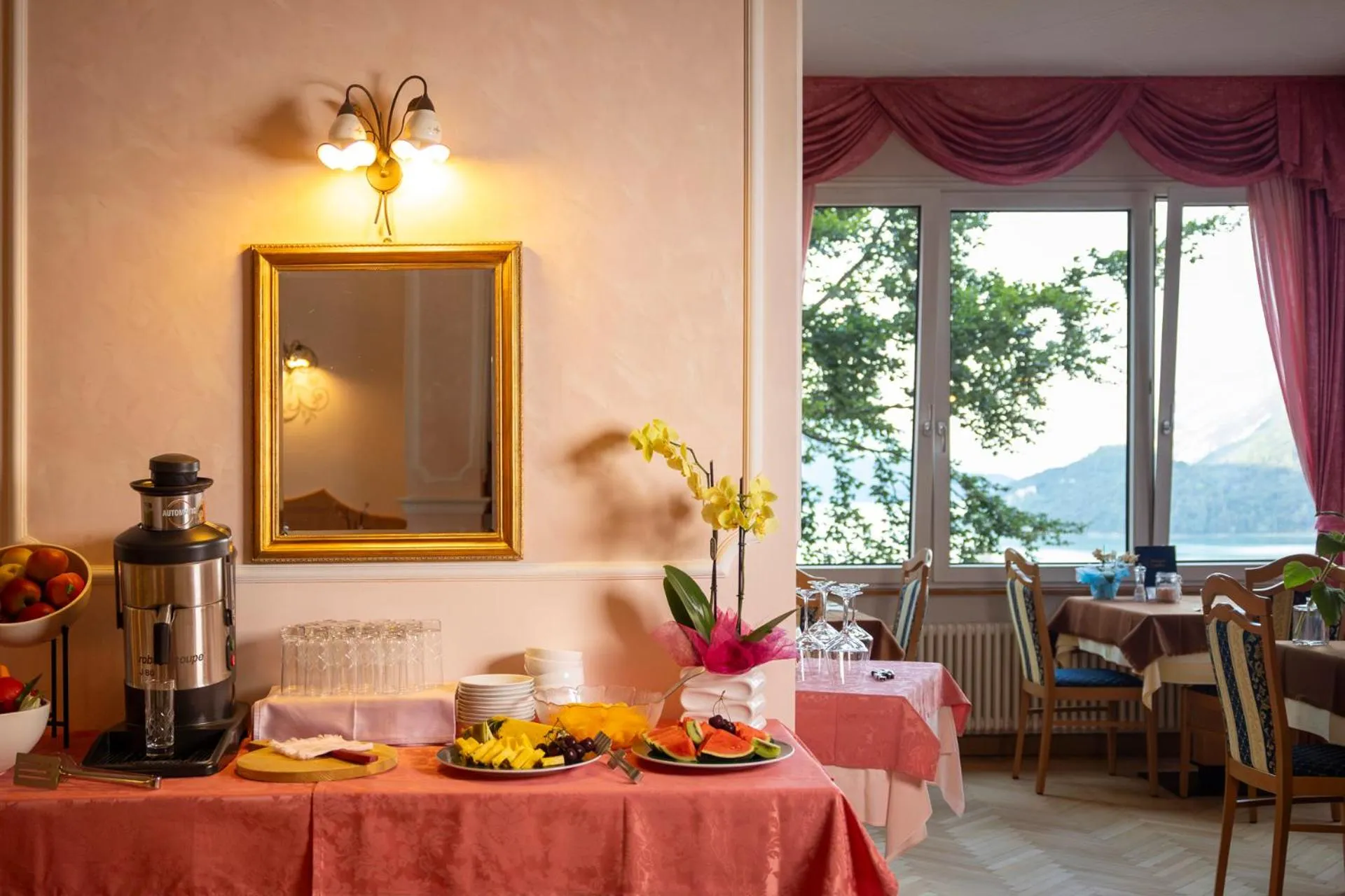 Lake view in Hotel Londra Slow Living Molveno