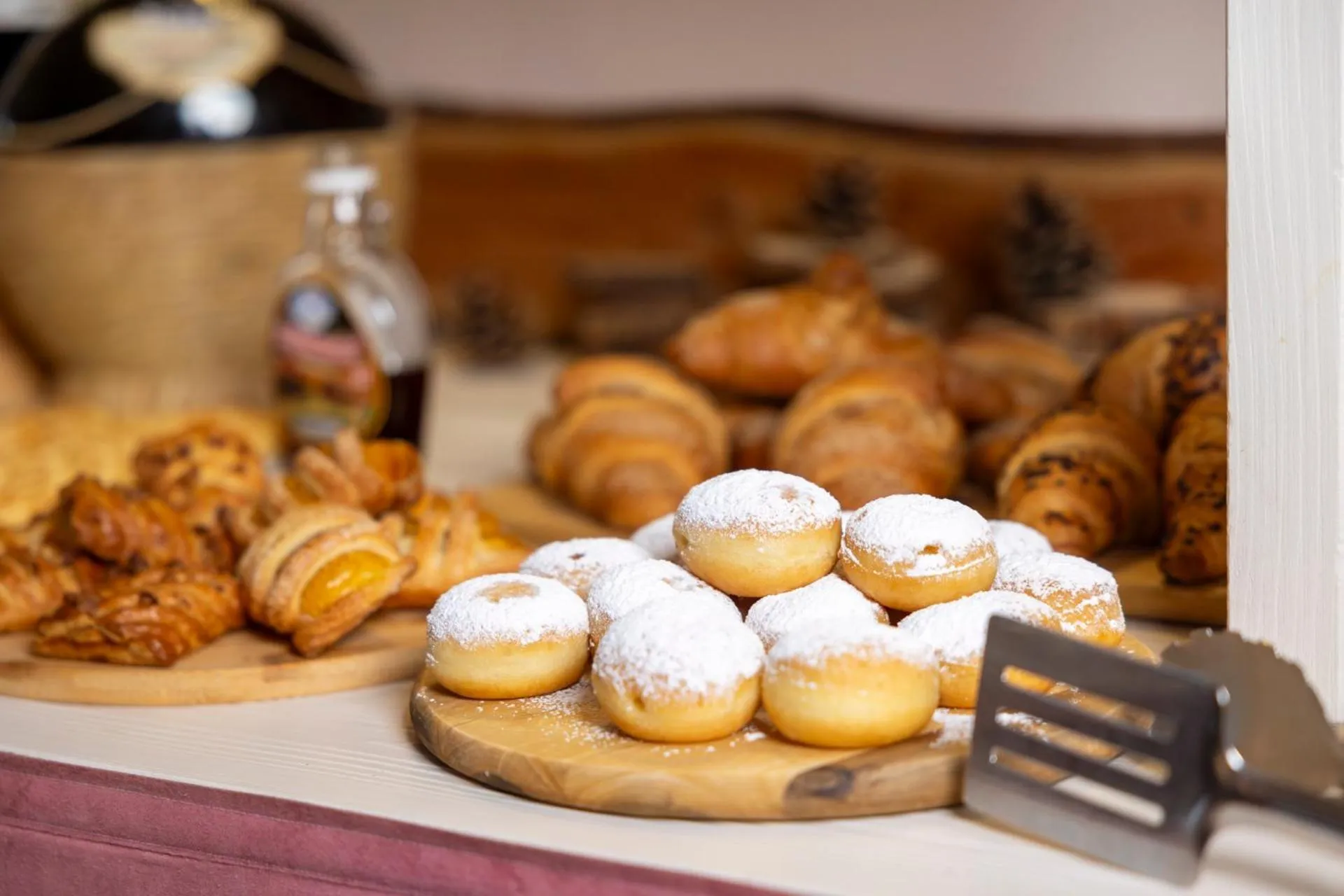 Breakfast in Hotel Londra Slow Living Molveno