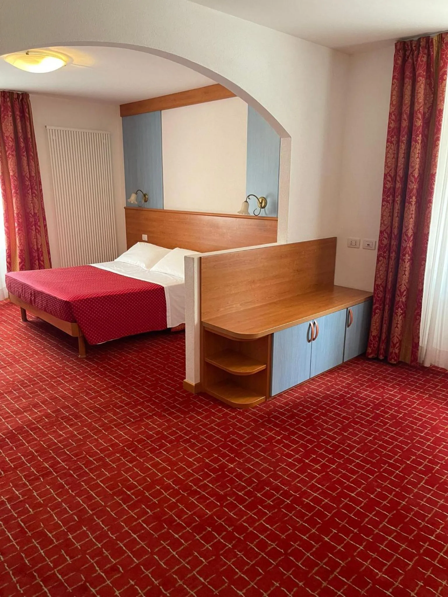 Bed in Hotel Londra Slow Living Molveno