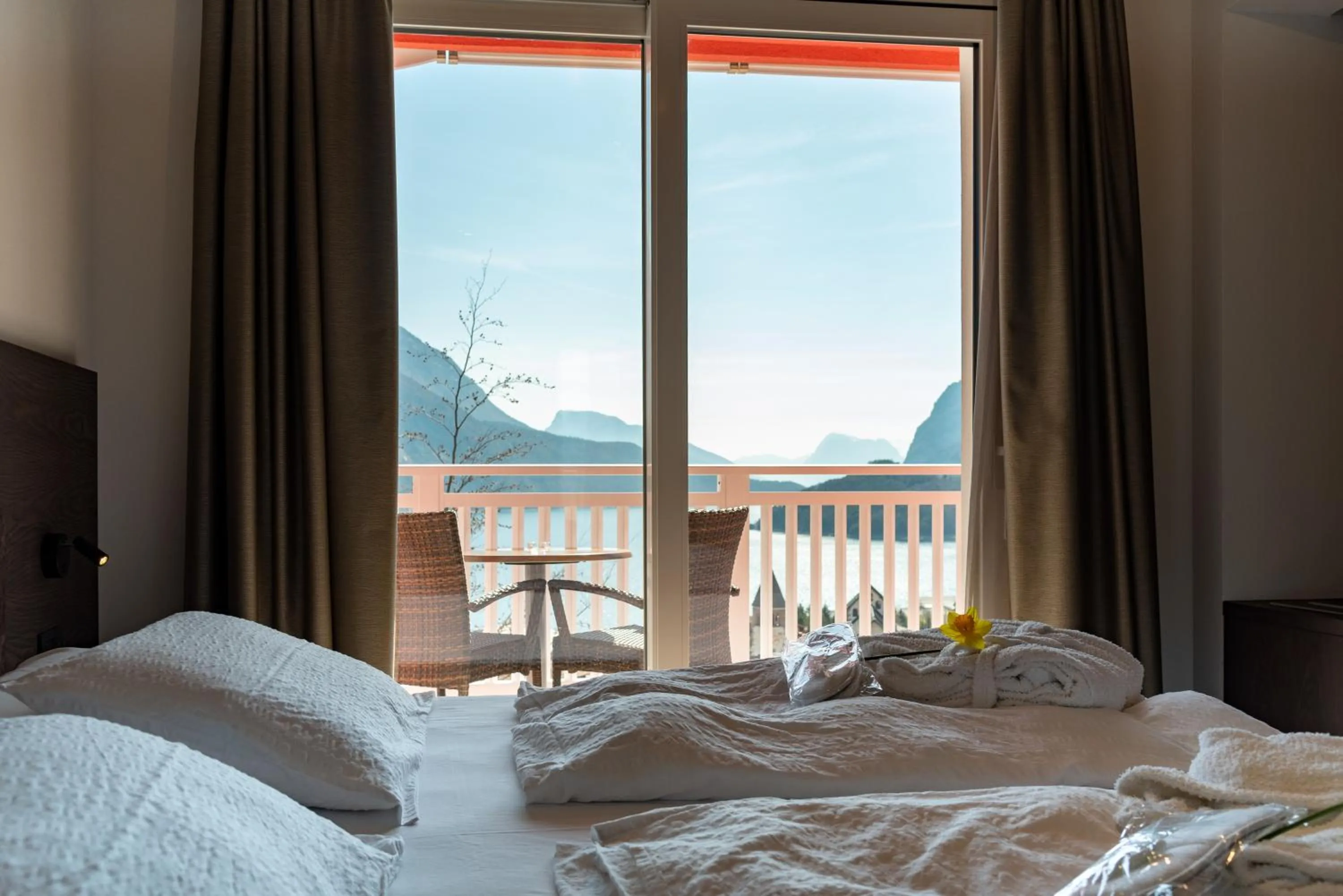 Bedroom, Bed in Hotel Londra Slow Living Molveno