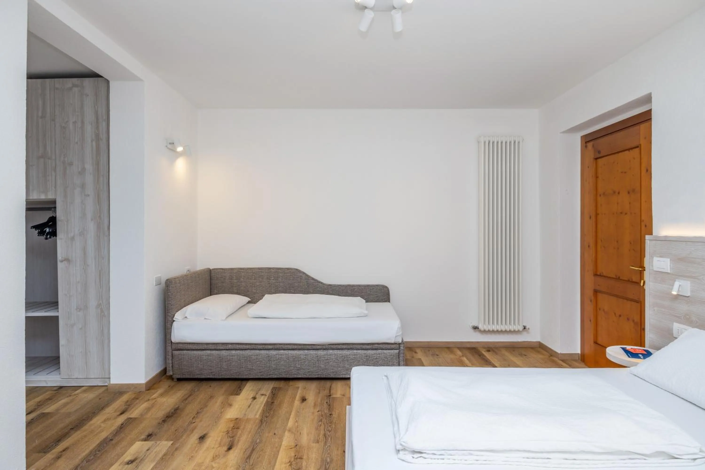 Bed in Hotel Londra Slow Living Molveno