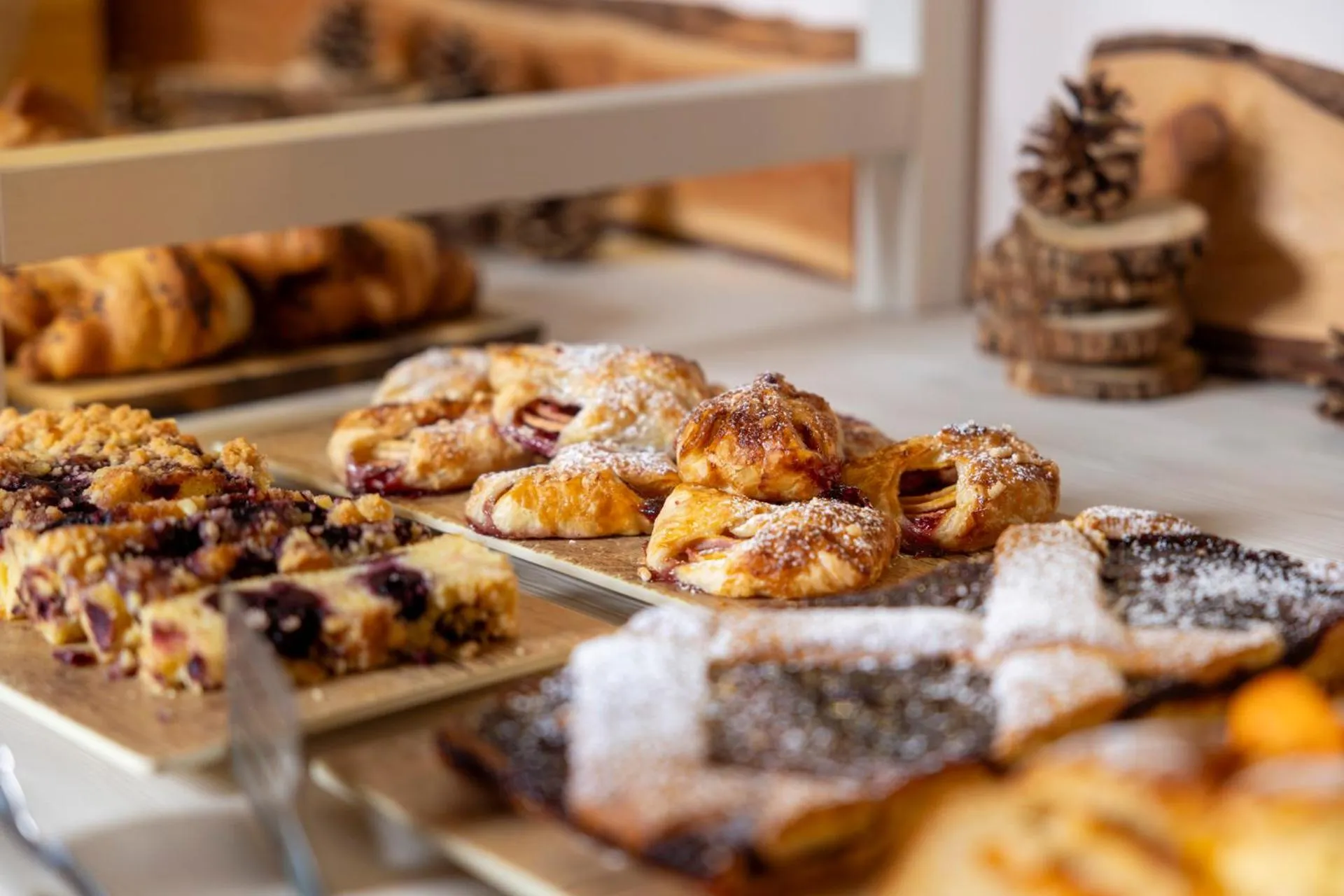 Breakfast in Hotel Londra Slow Living Molveno