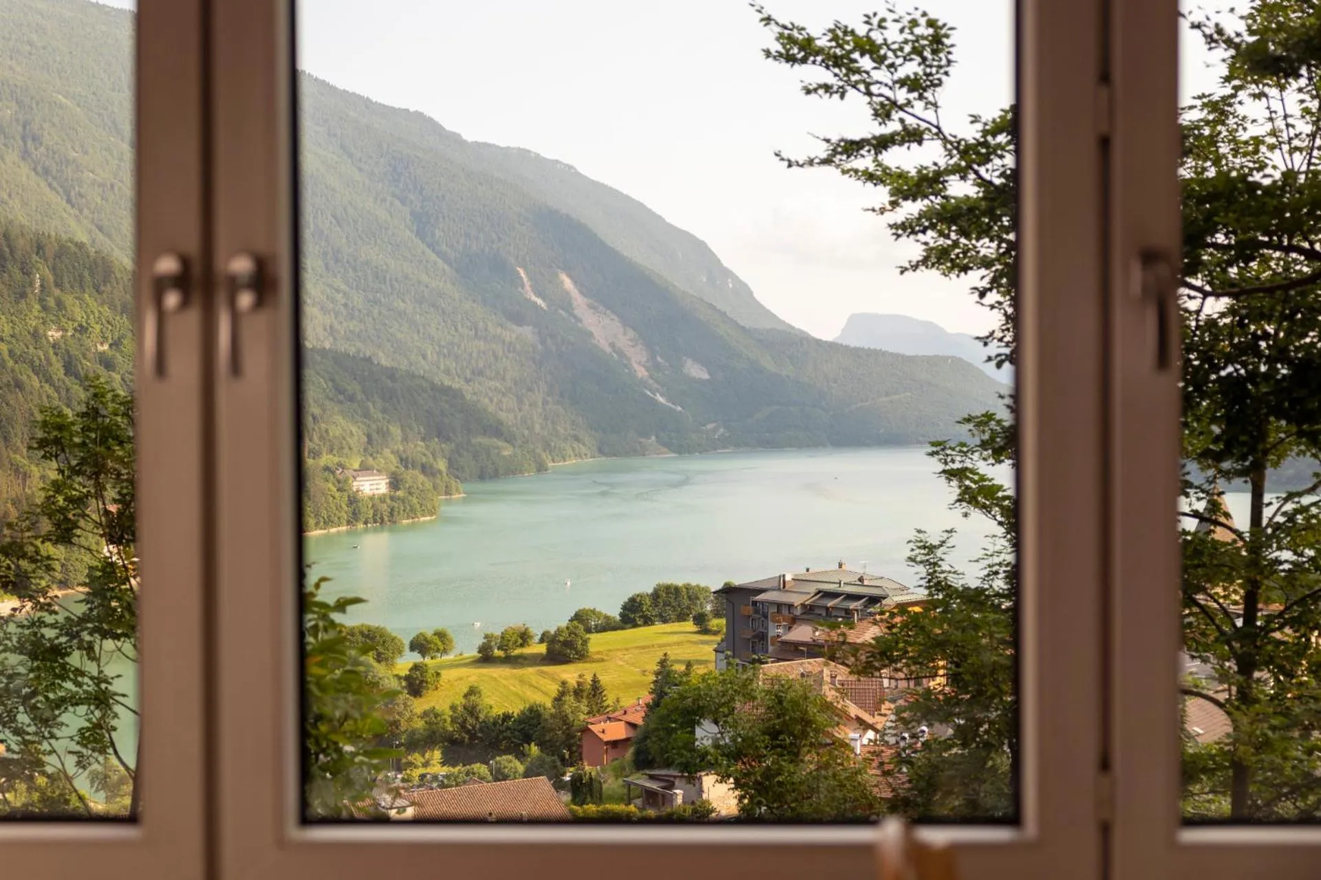 Lake view in Hotel Londra Slow Living Molveno