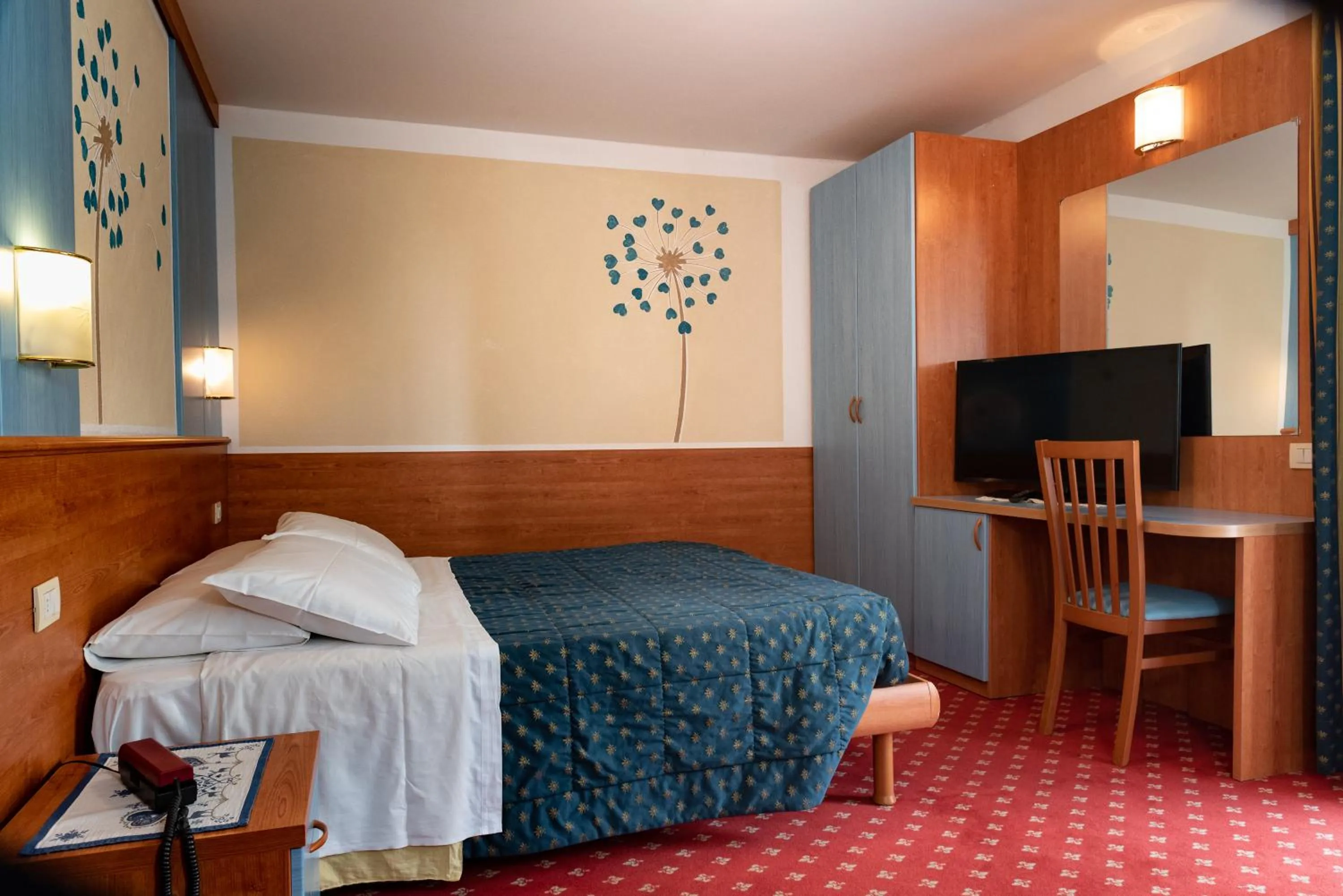 Bedroom, Bed in Hotel Londra Slow Living Molveno