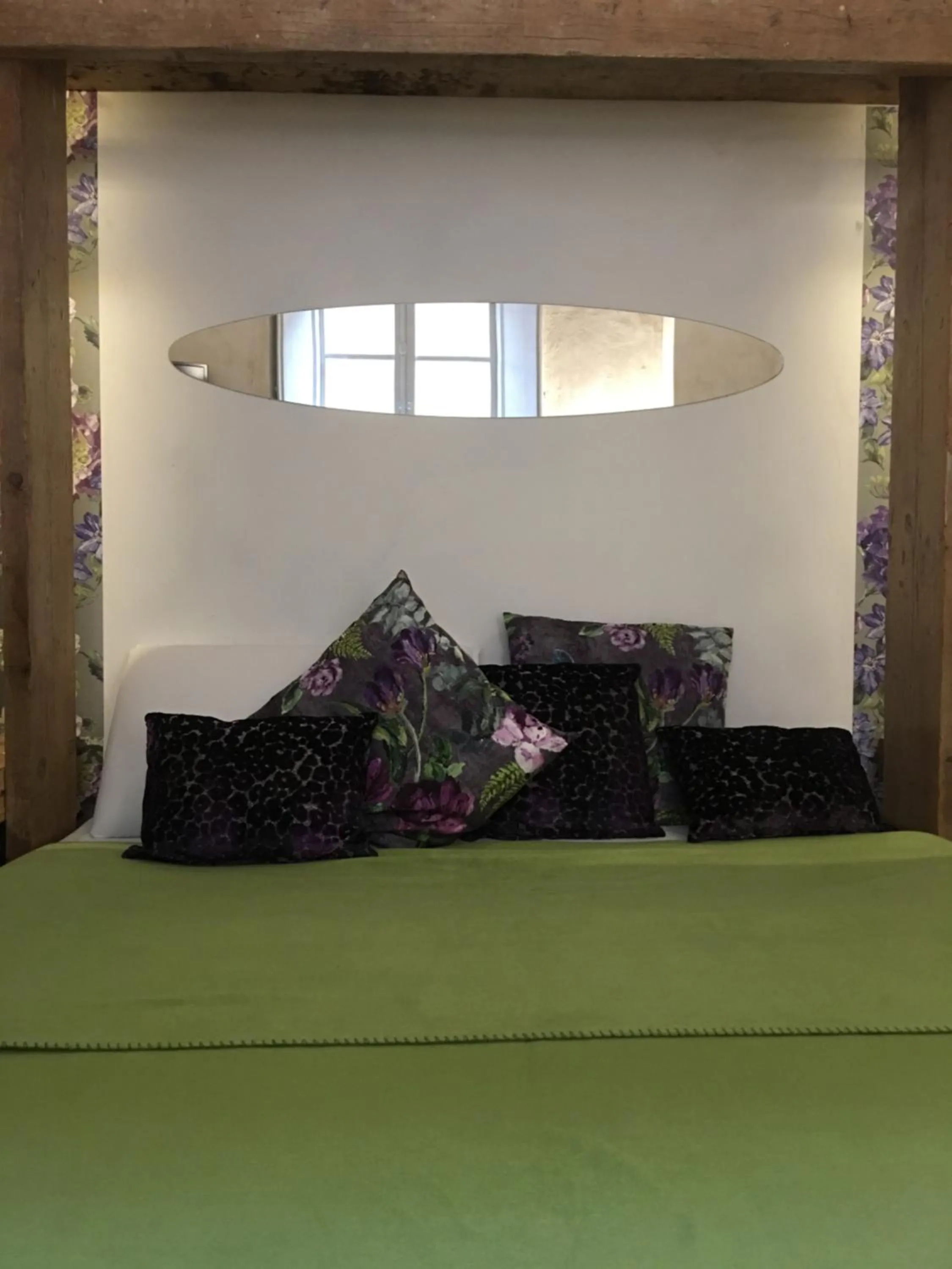 Decorative detail in Il Pozzo di Santa Zita