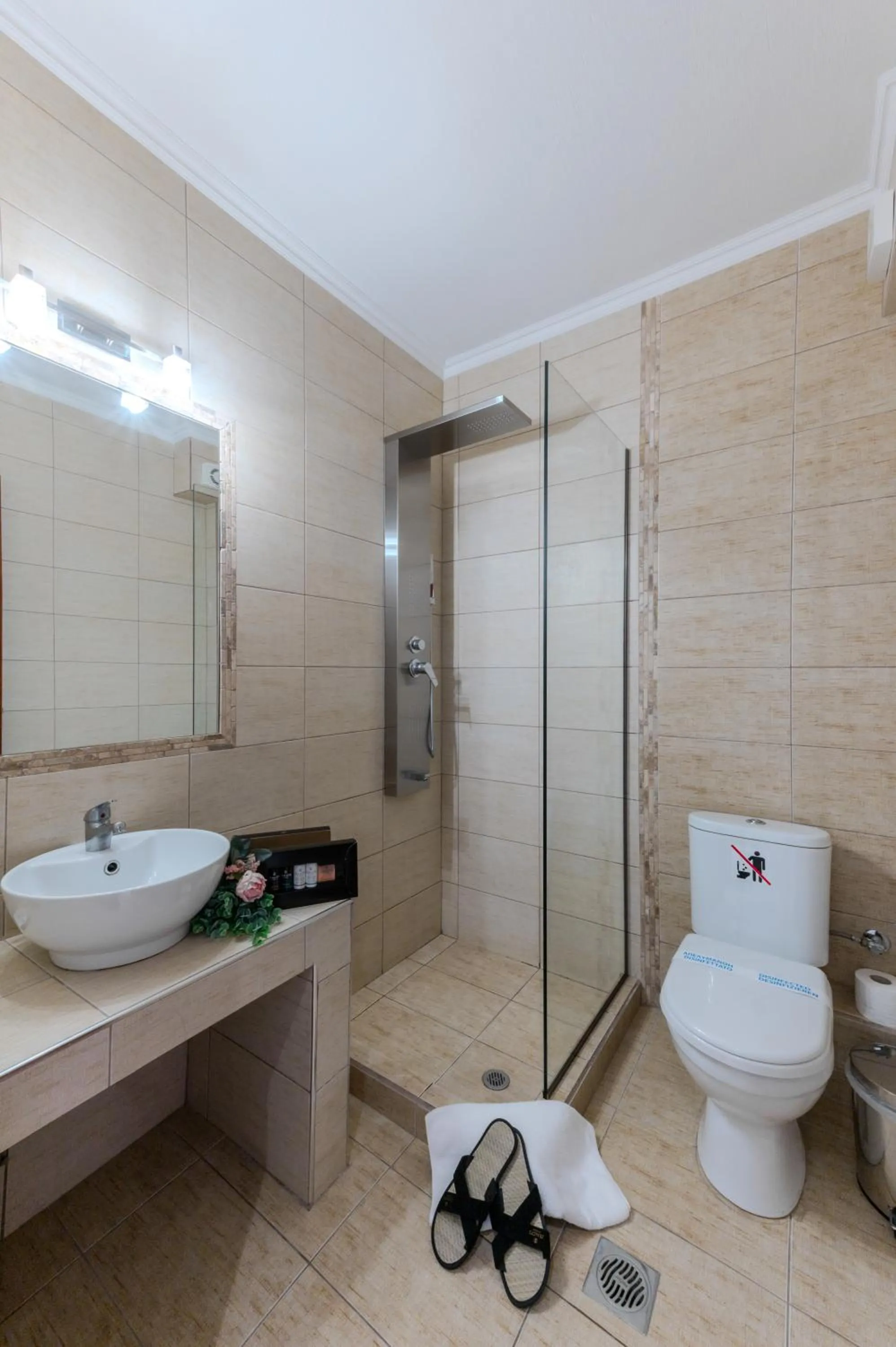 Shower in Metsikas Residence