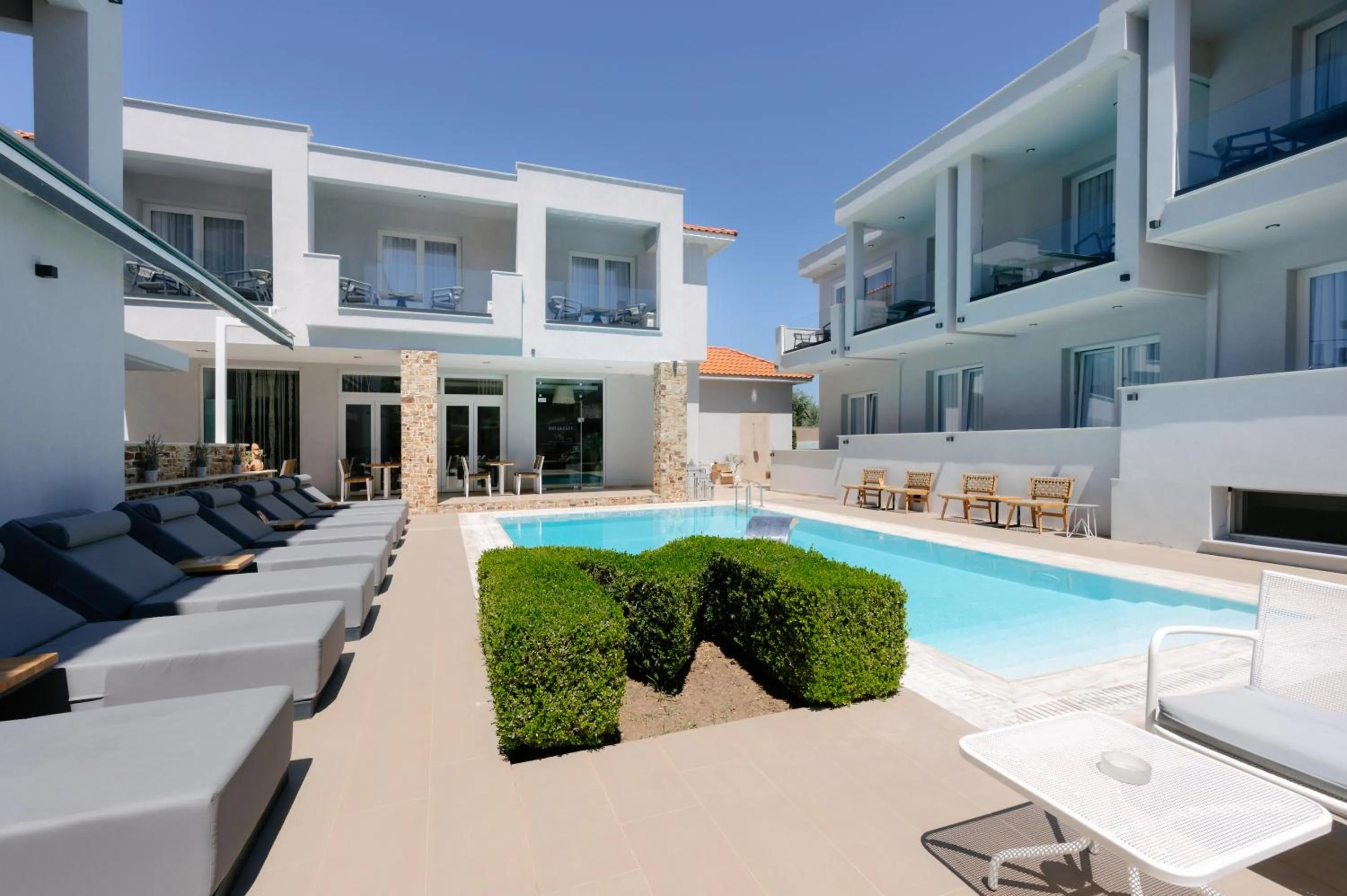 Property building in Metsikas Residence