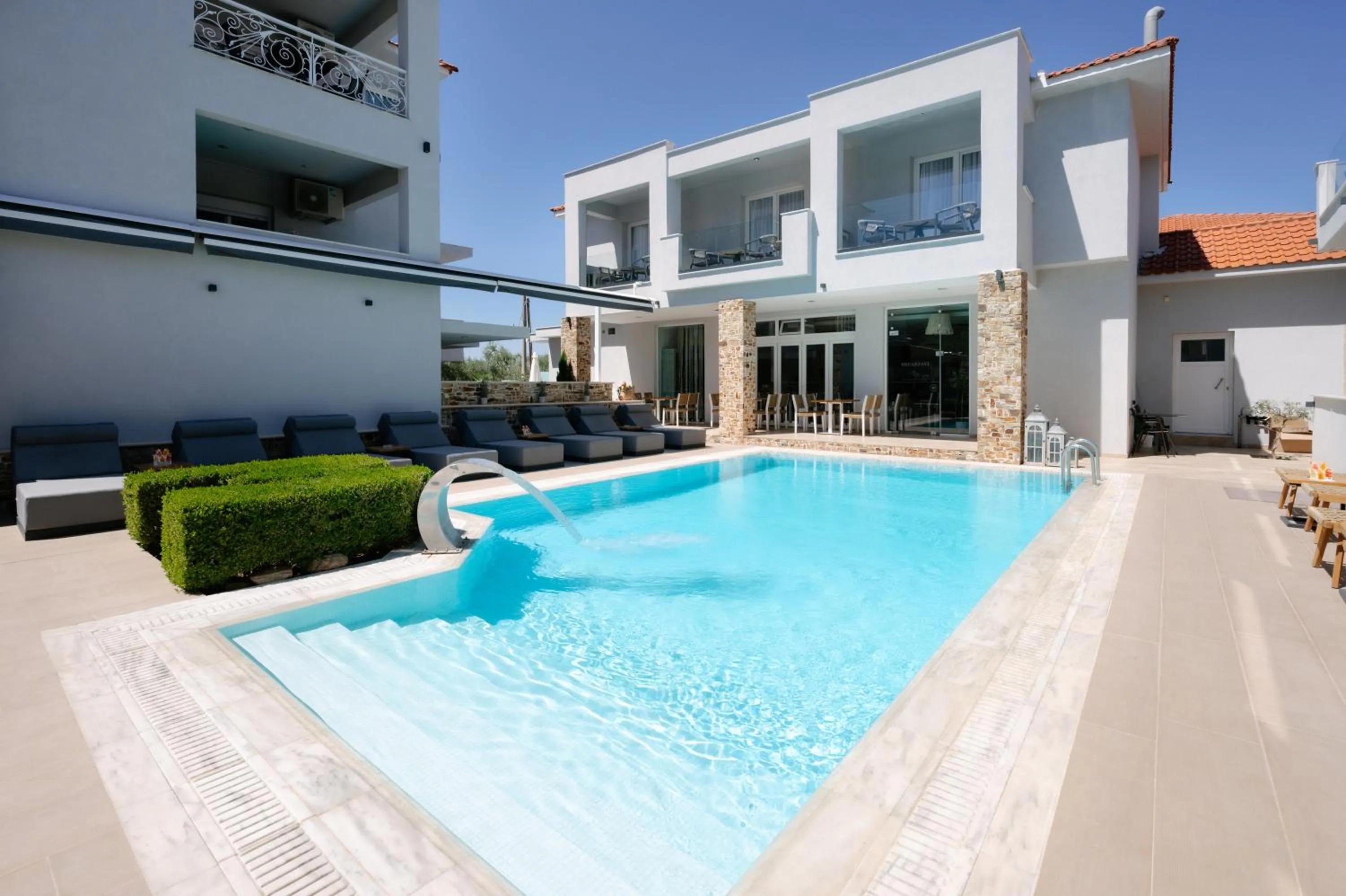 Property building in Metsikas Residence