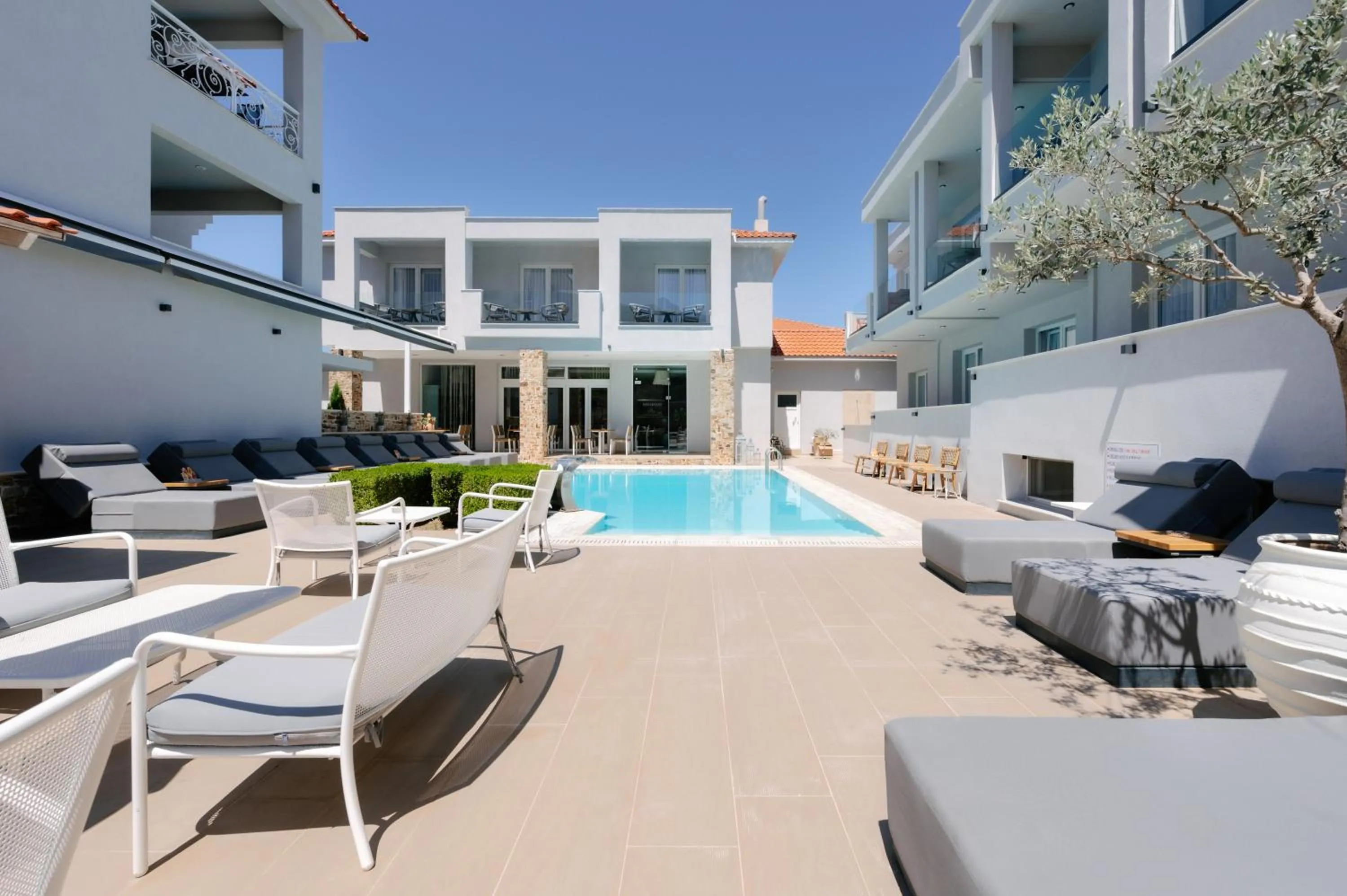 Property building in Metsikas Residence