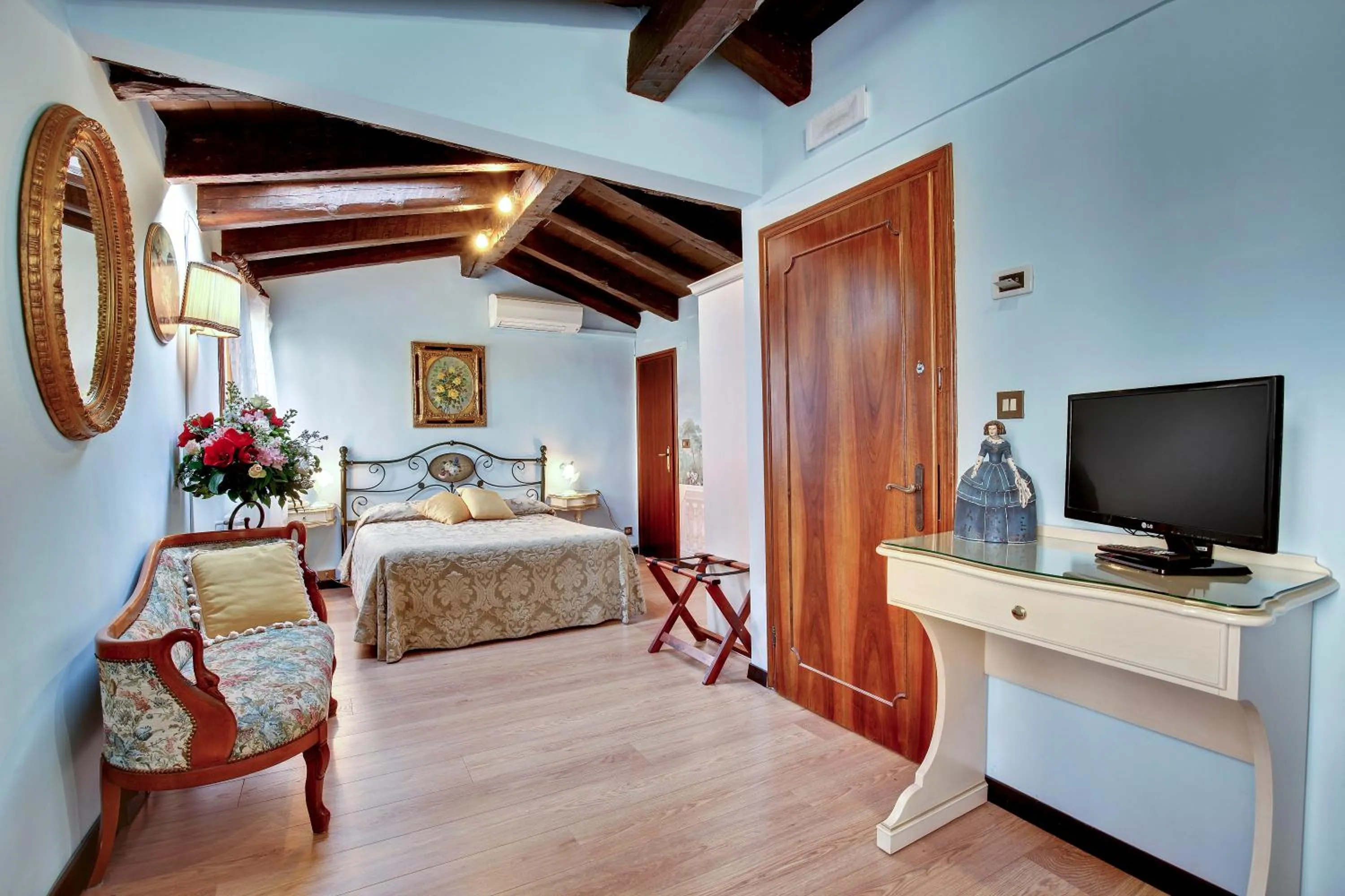 Photo of the whole room, Bed in Locanda Antico Fiore