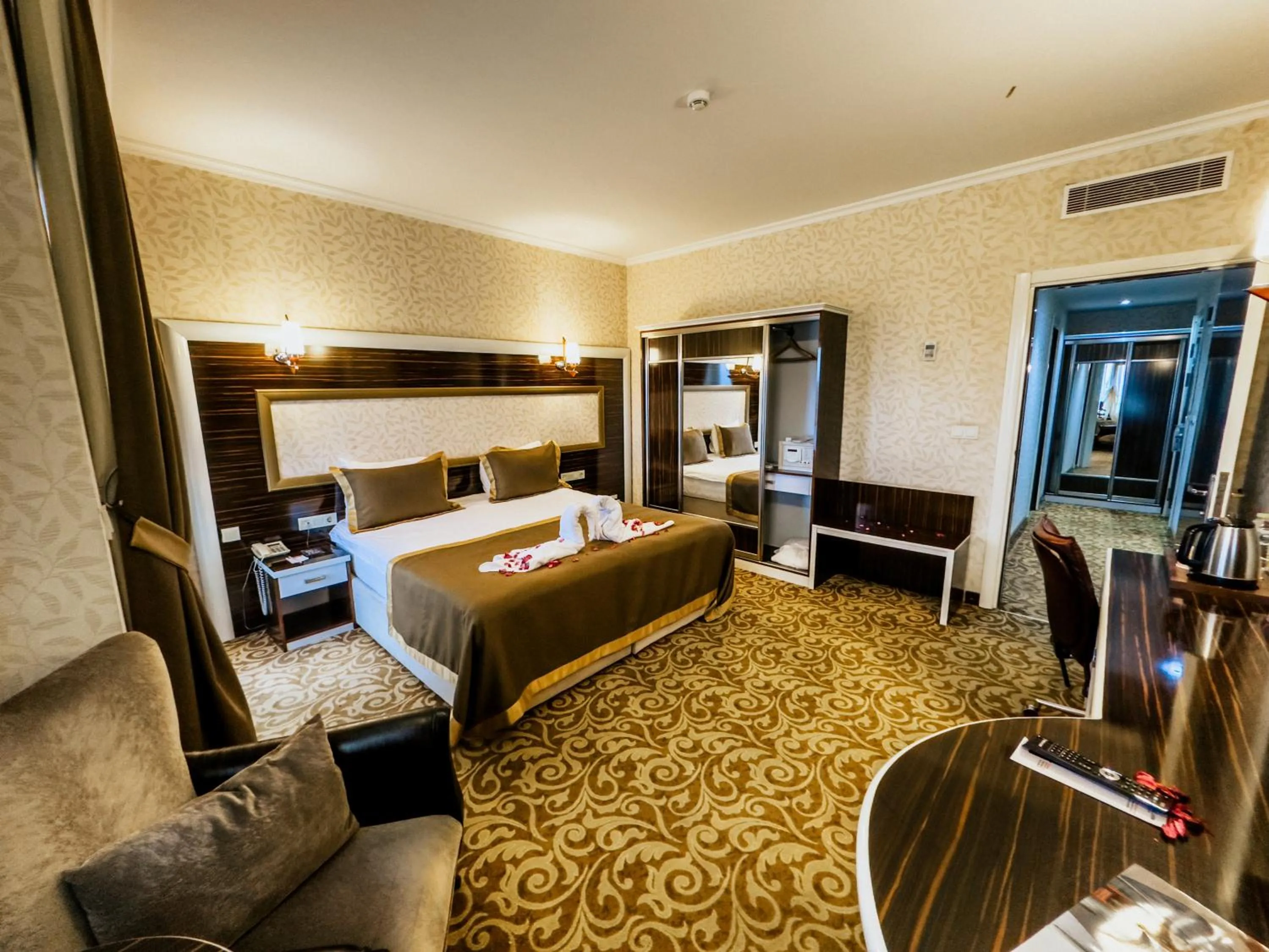 Bed in Elegance Resort Hotel & SPA Wellness-Aqua