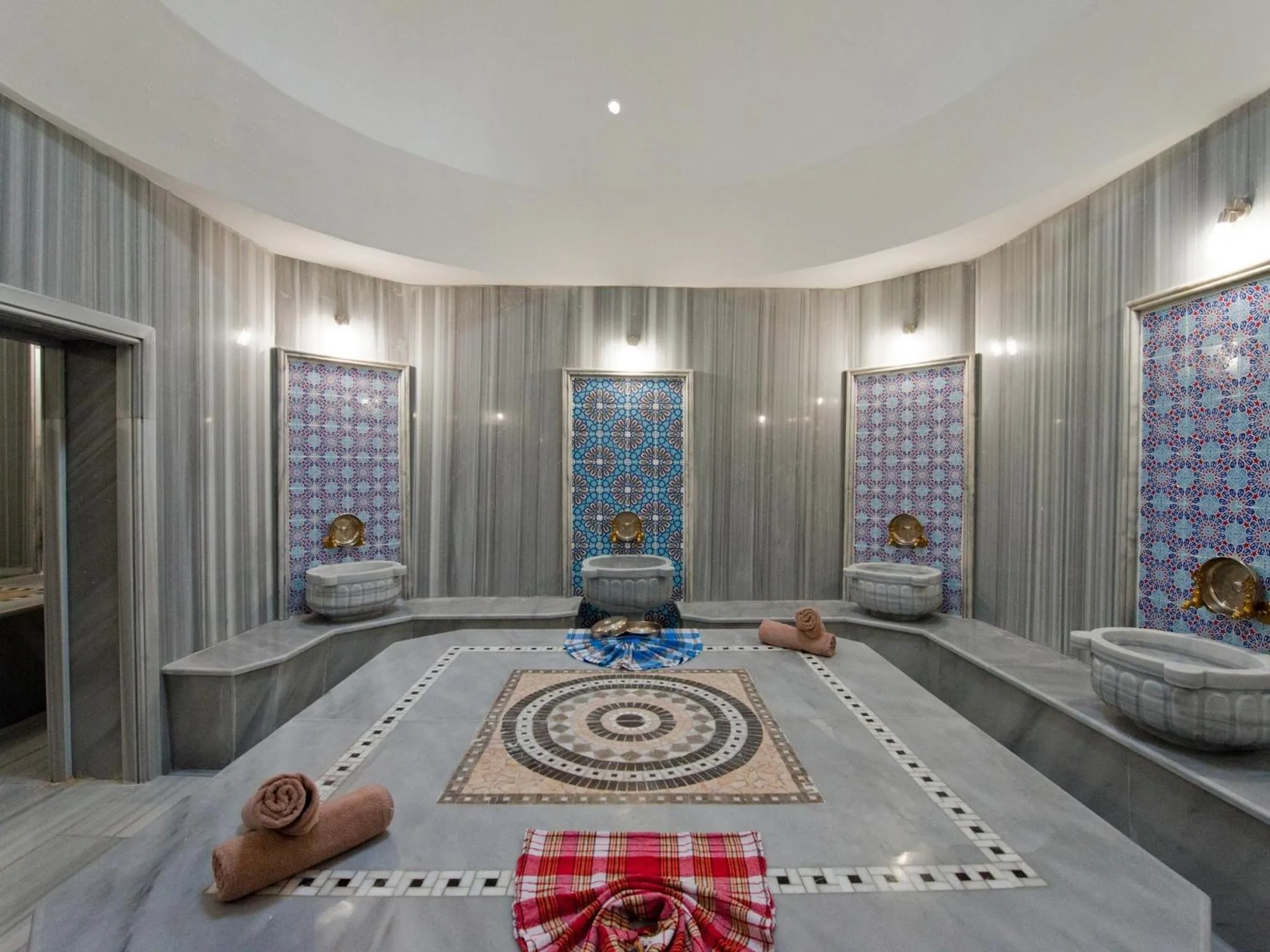 Steam room, Bed in Elegance Resort Hotel & SPA Wellness-Aqua