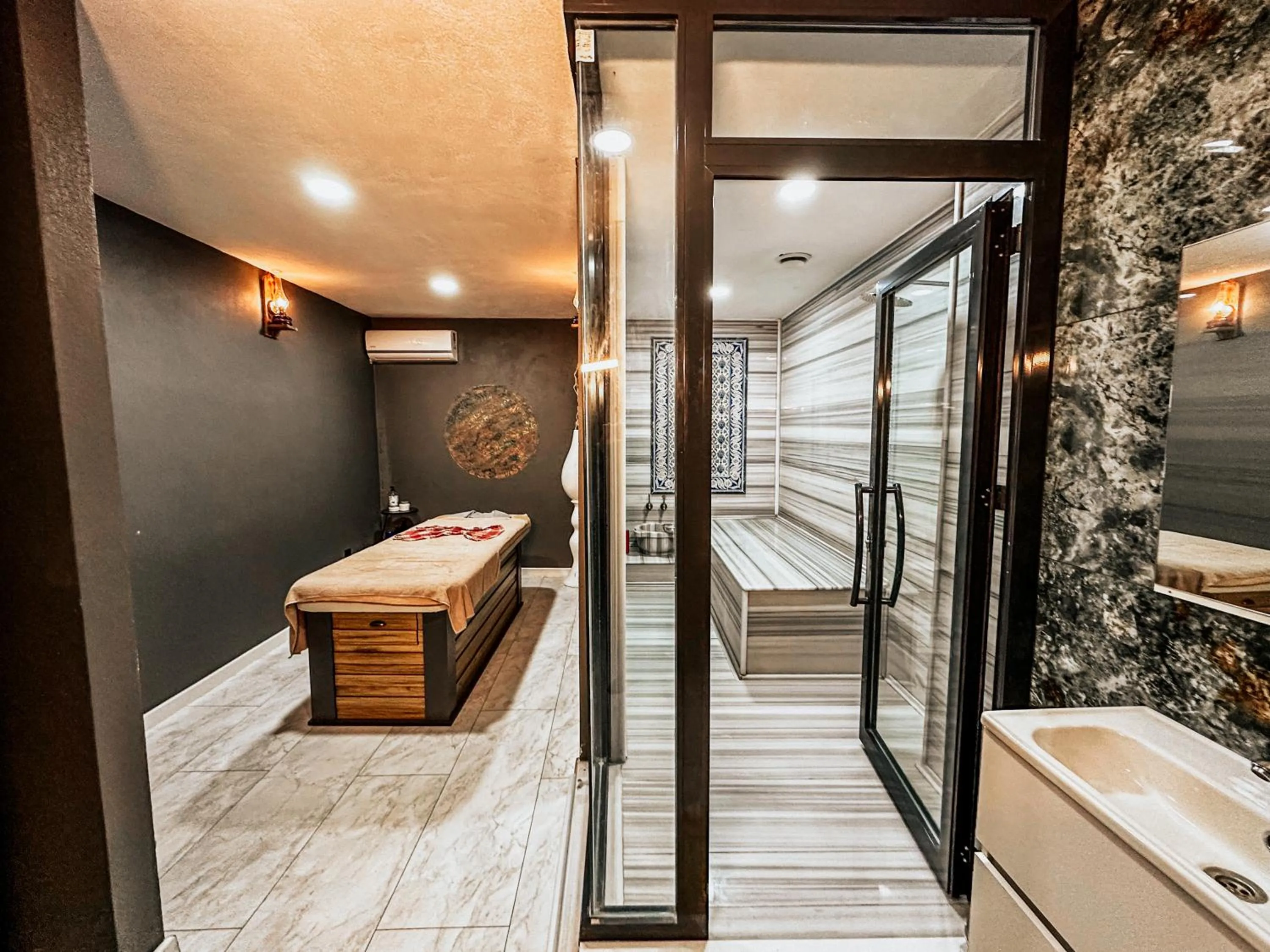 Bed in Elegance Resort Hotel & SPA Wellness-Aqua