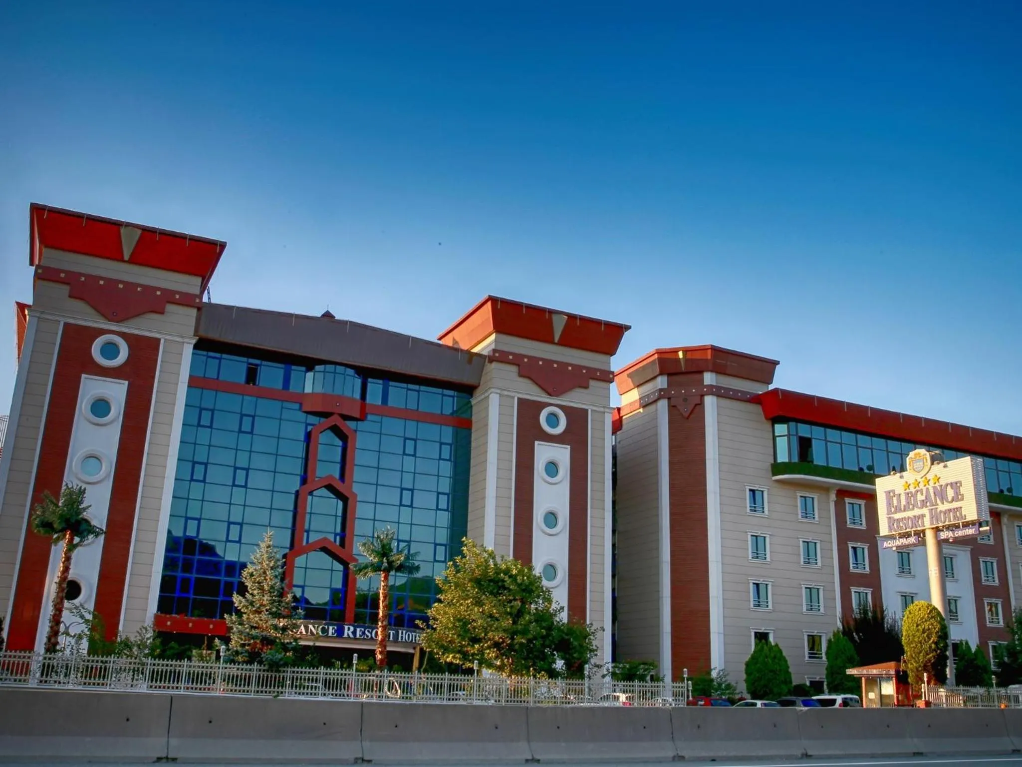 Facade/entrance in Elegance Resort Hotel & SPA Wellness-Aqua