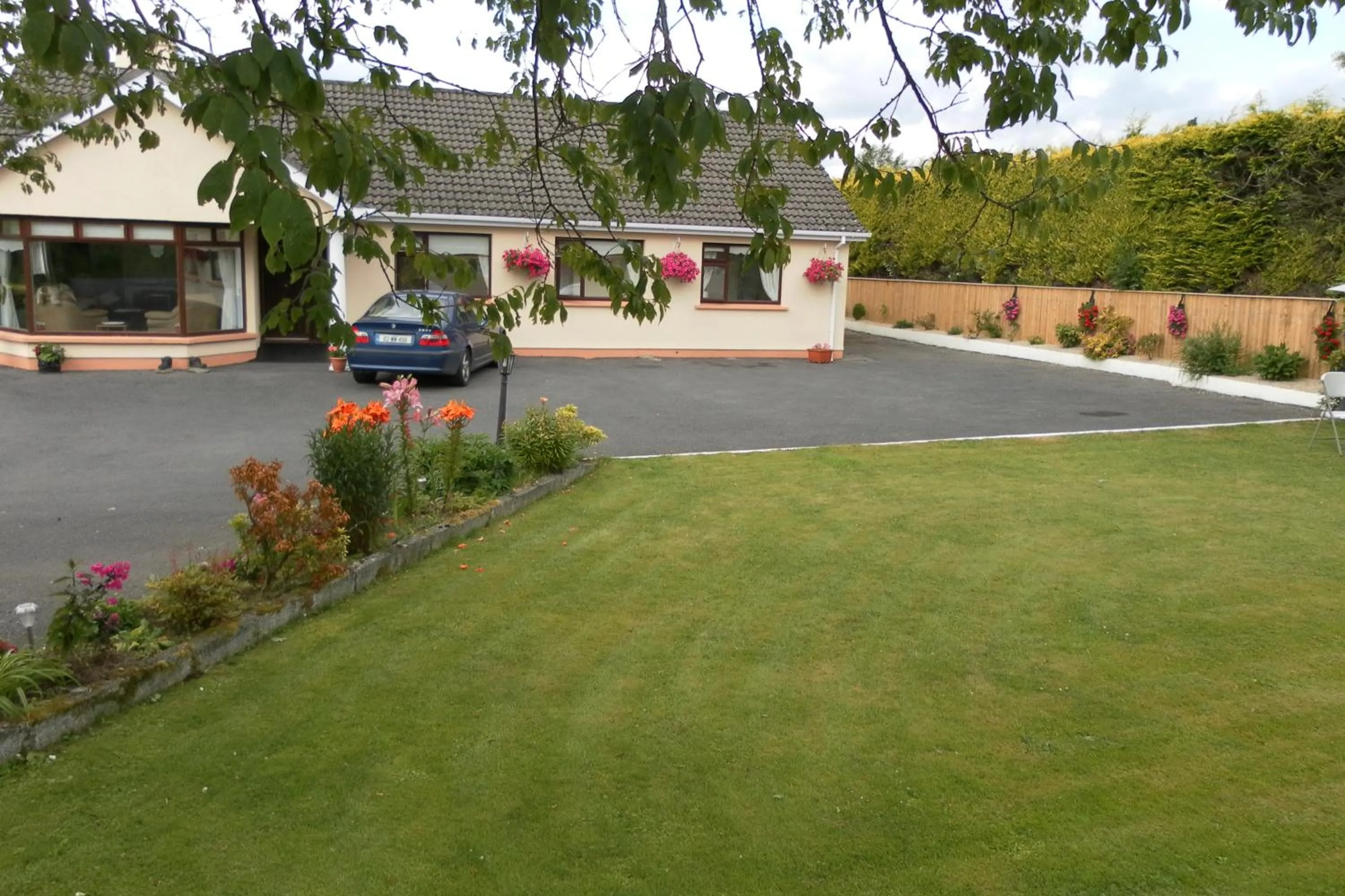 Facade/entrance in Lettermore Country Home