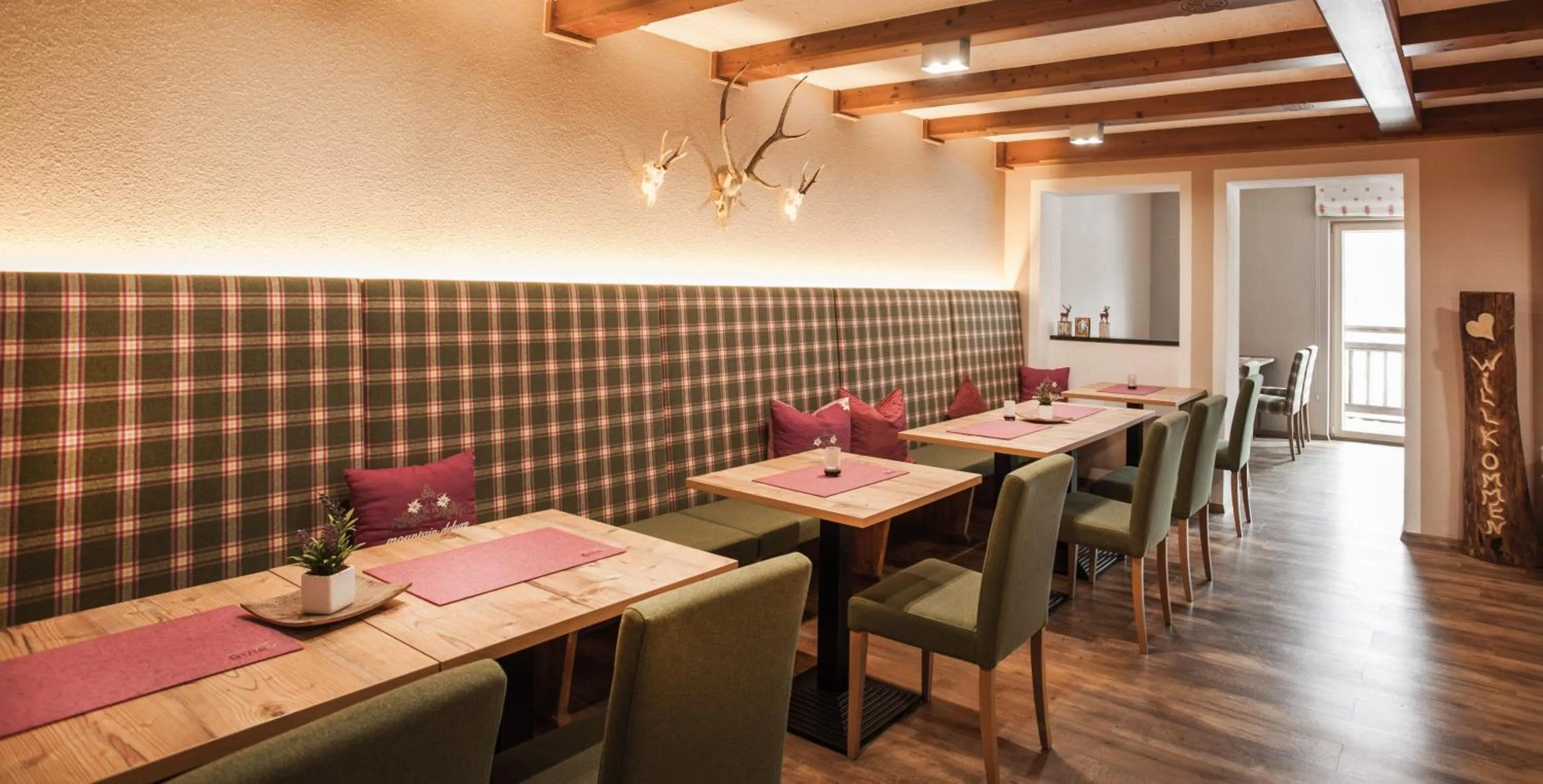 Communal lounge/ TV room in Apart Hotel Arno