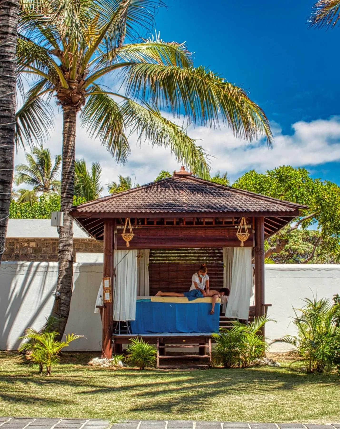 Massage in Le Nautile Beachfront