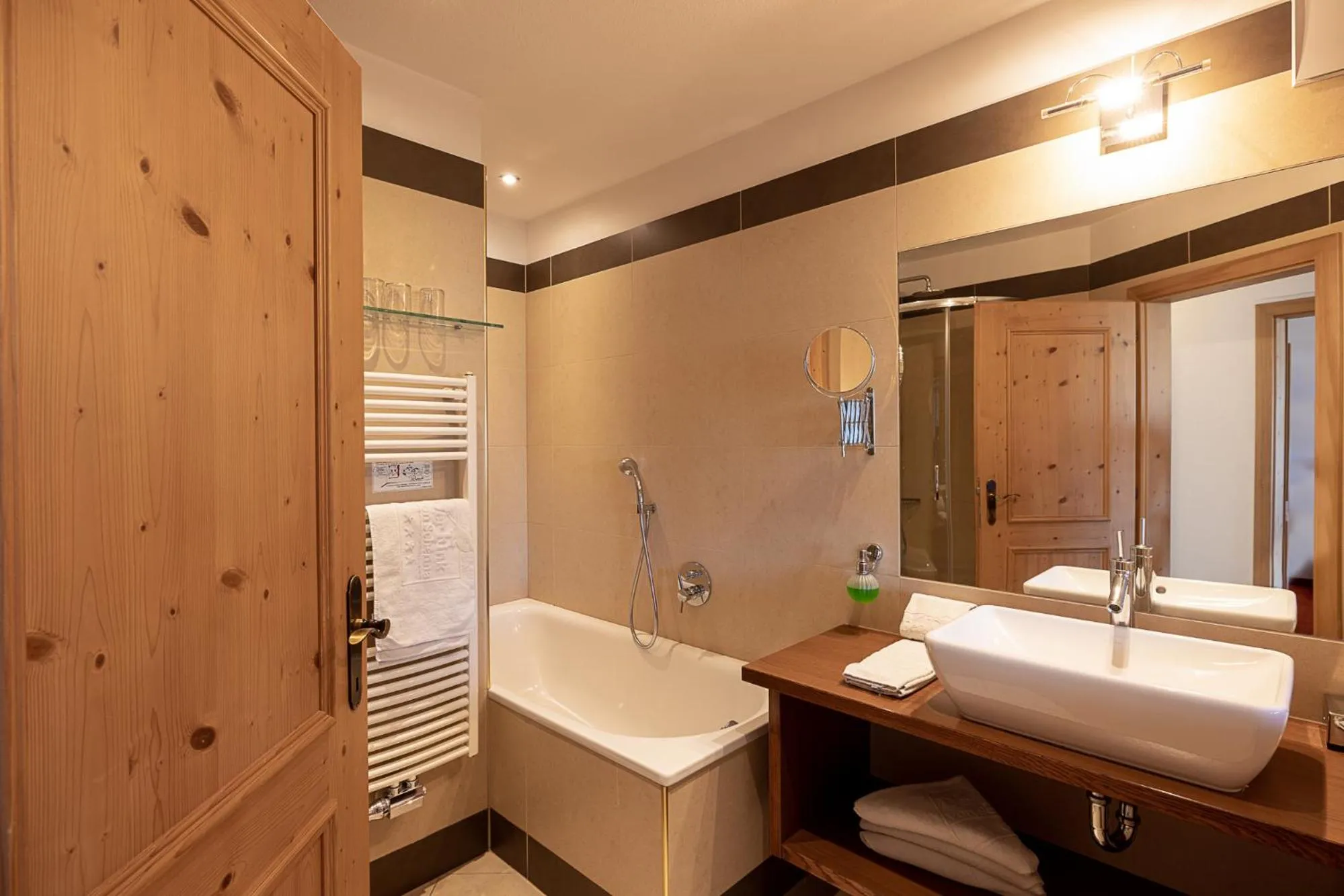 Bathroom in Hotel Finkennest - Panoramic Garden Resort