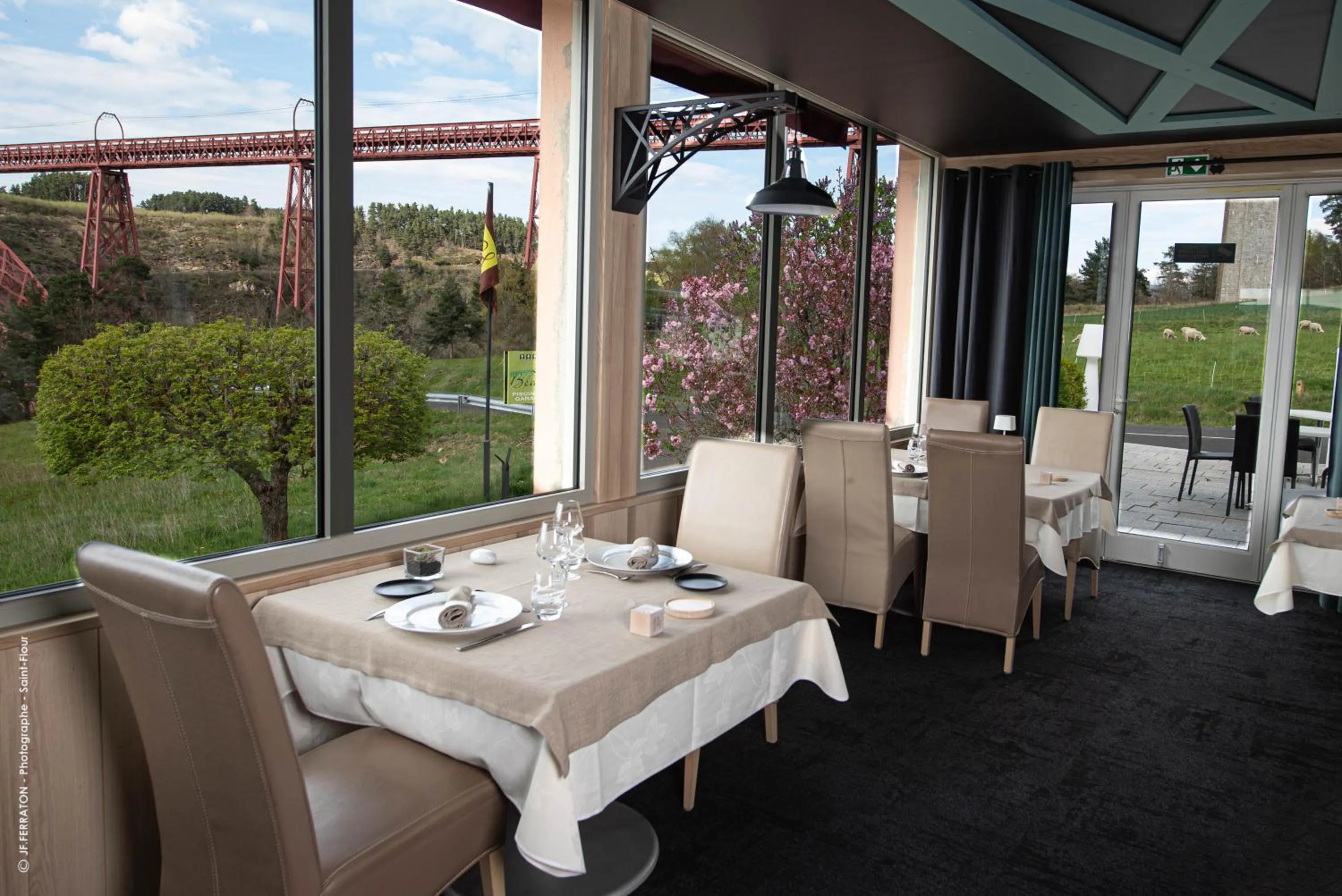 Restaurant/places to eat in Logis Hôtel Beau Site