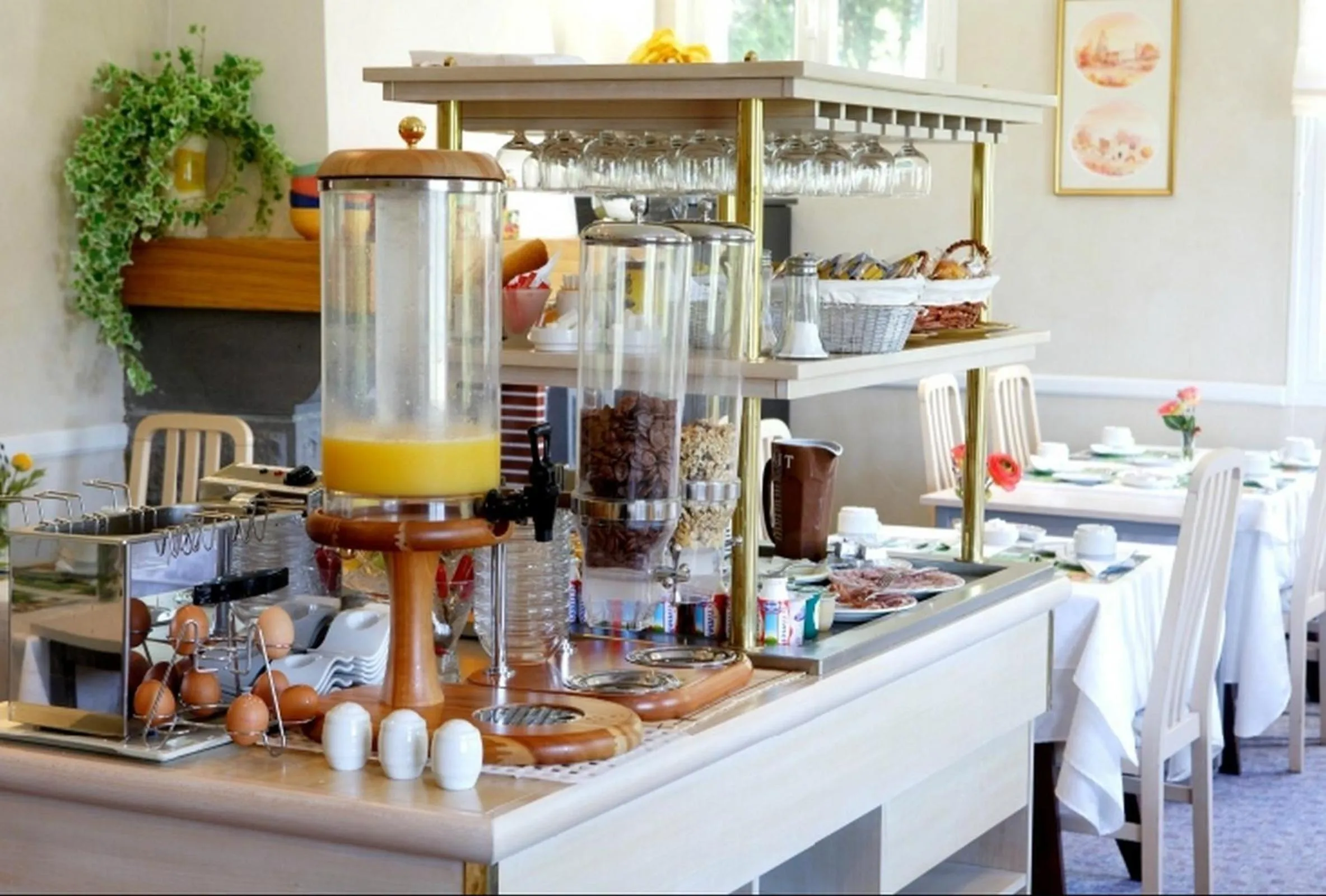 Restaurant/places to eat in Logis Hôtel Beau Site