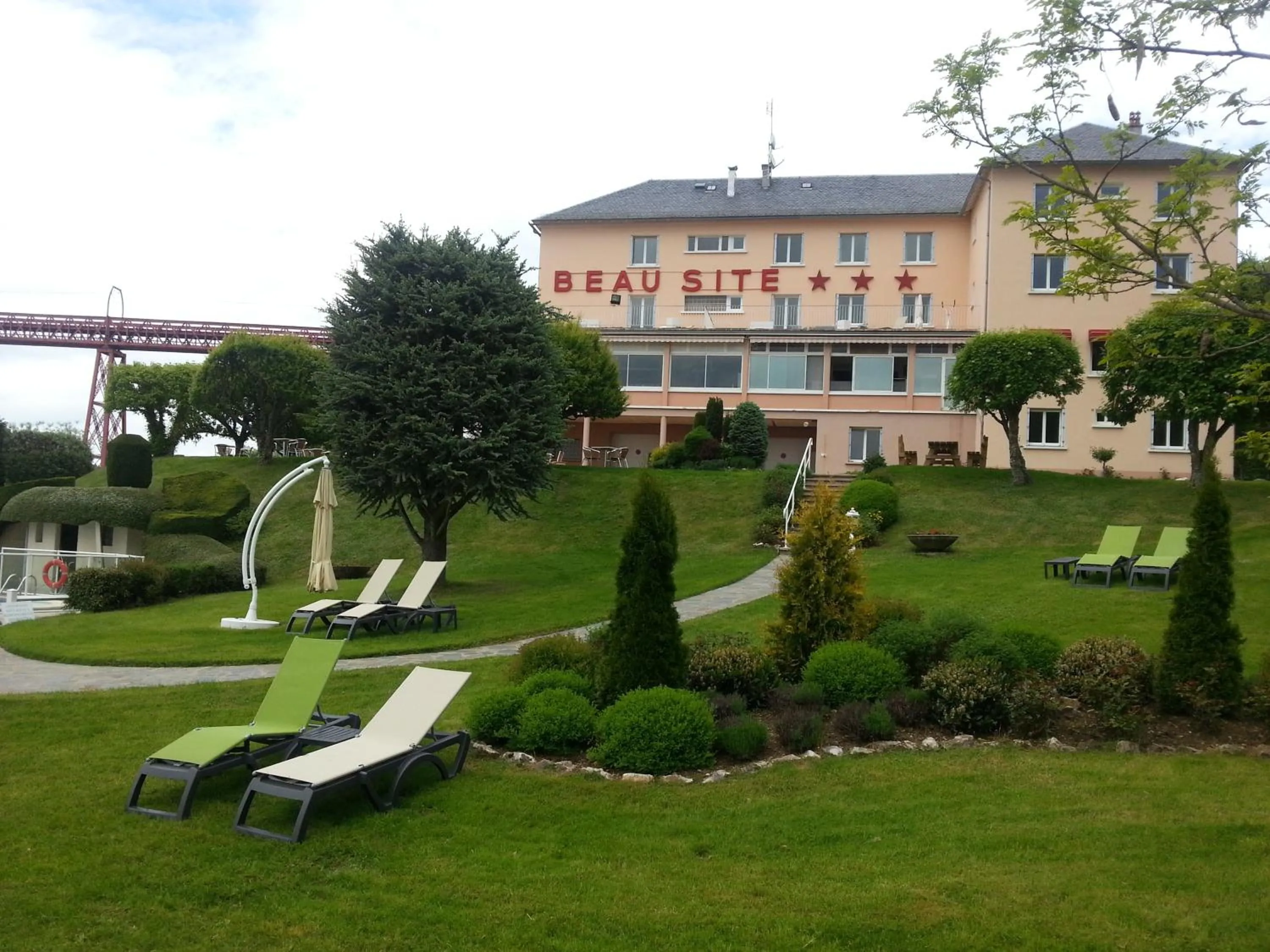 Beach in Logis Hôtel Beau Site