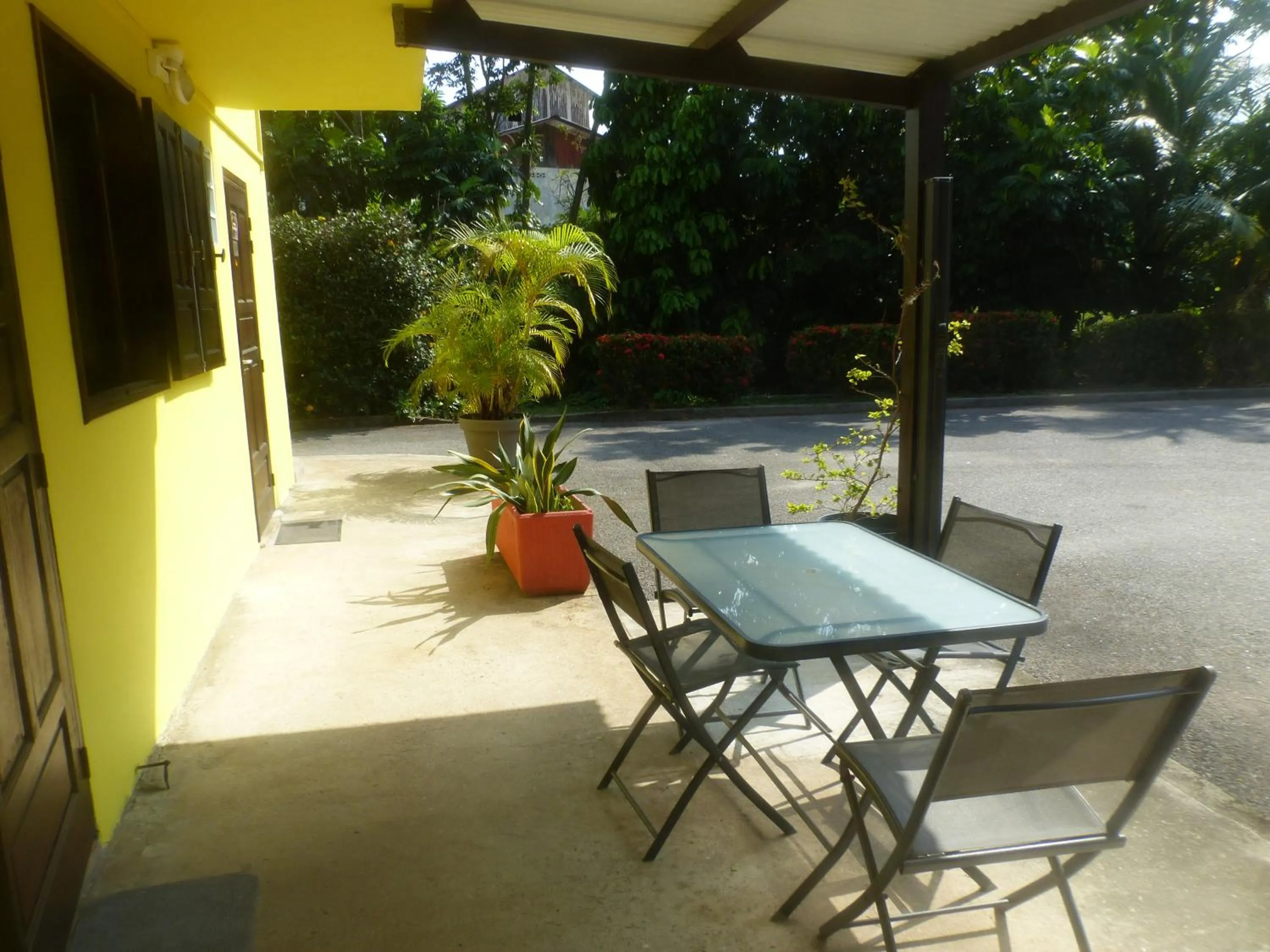 Patio in Au Petit Canal Fleuri