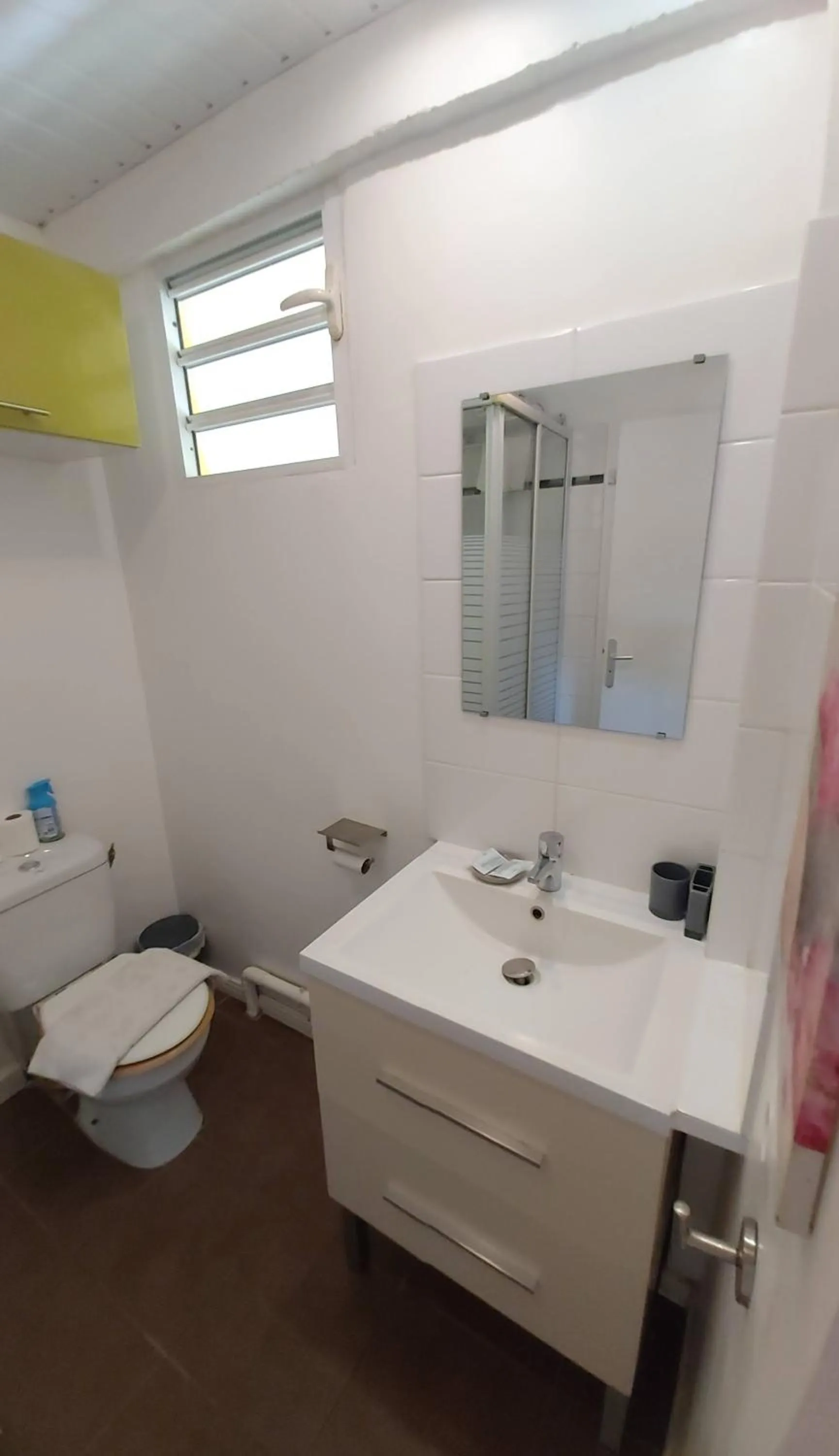 Shower in Au Petit Canal Fleuri